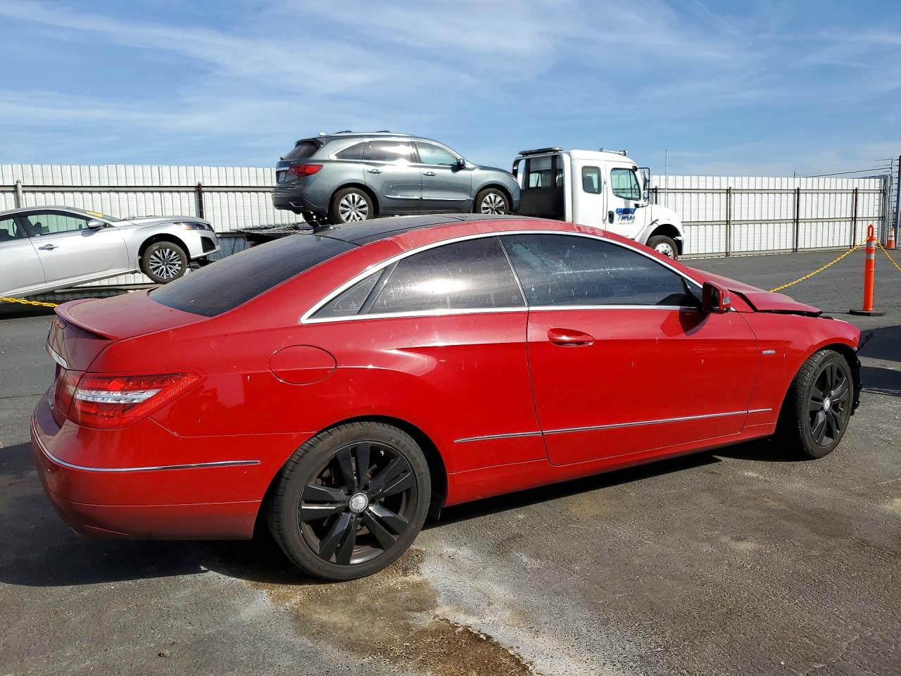 2012 Mercedes-benz E 350 Red vin: WDDKJ5KB8CF154626