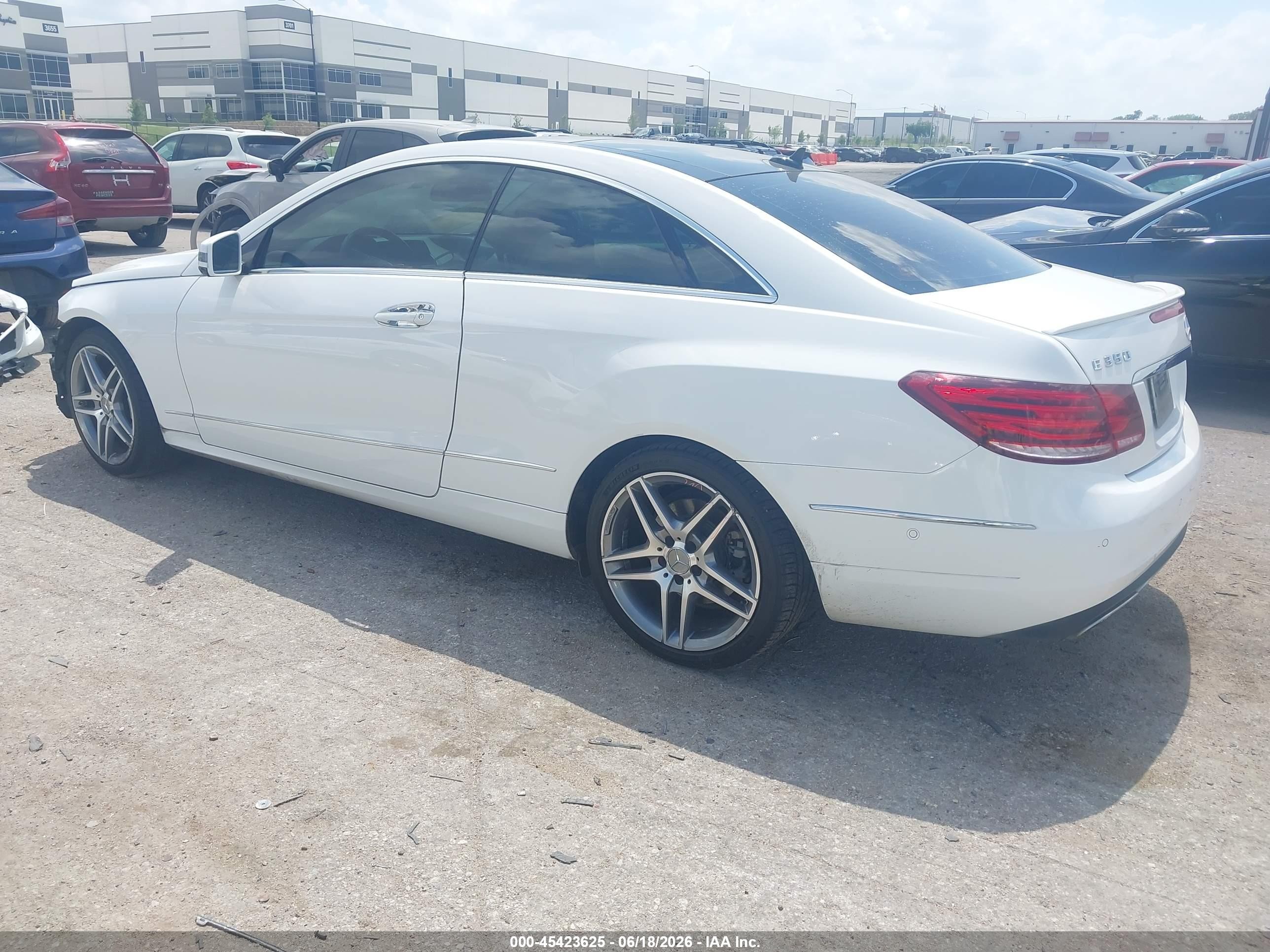 2014 Mercedes-benz E 350 White vin: WDDKJ5KB8EF238657