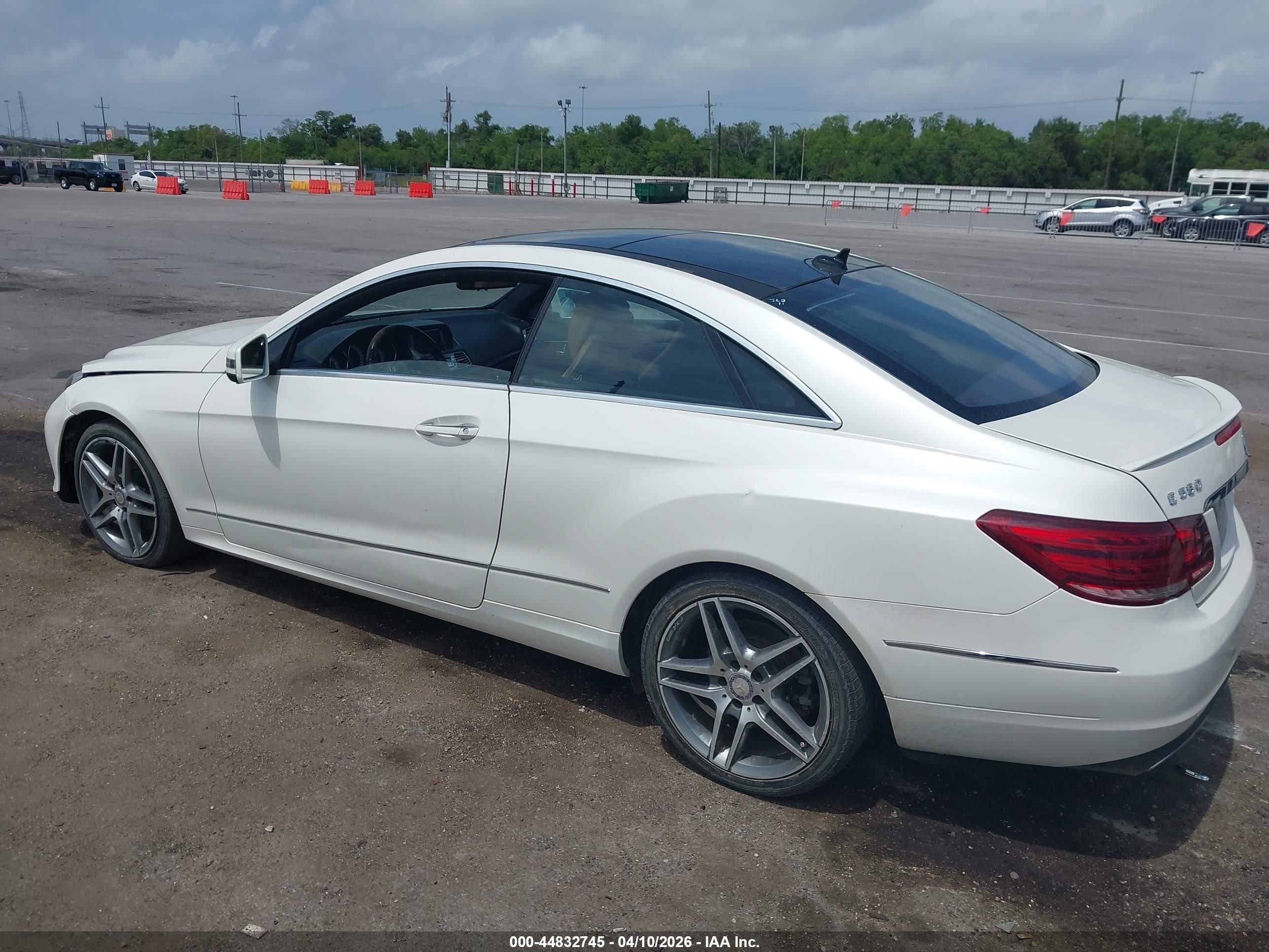 2014 Mercedes-benz E 350   White vin: WDDKJ5KB9EF251952