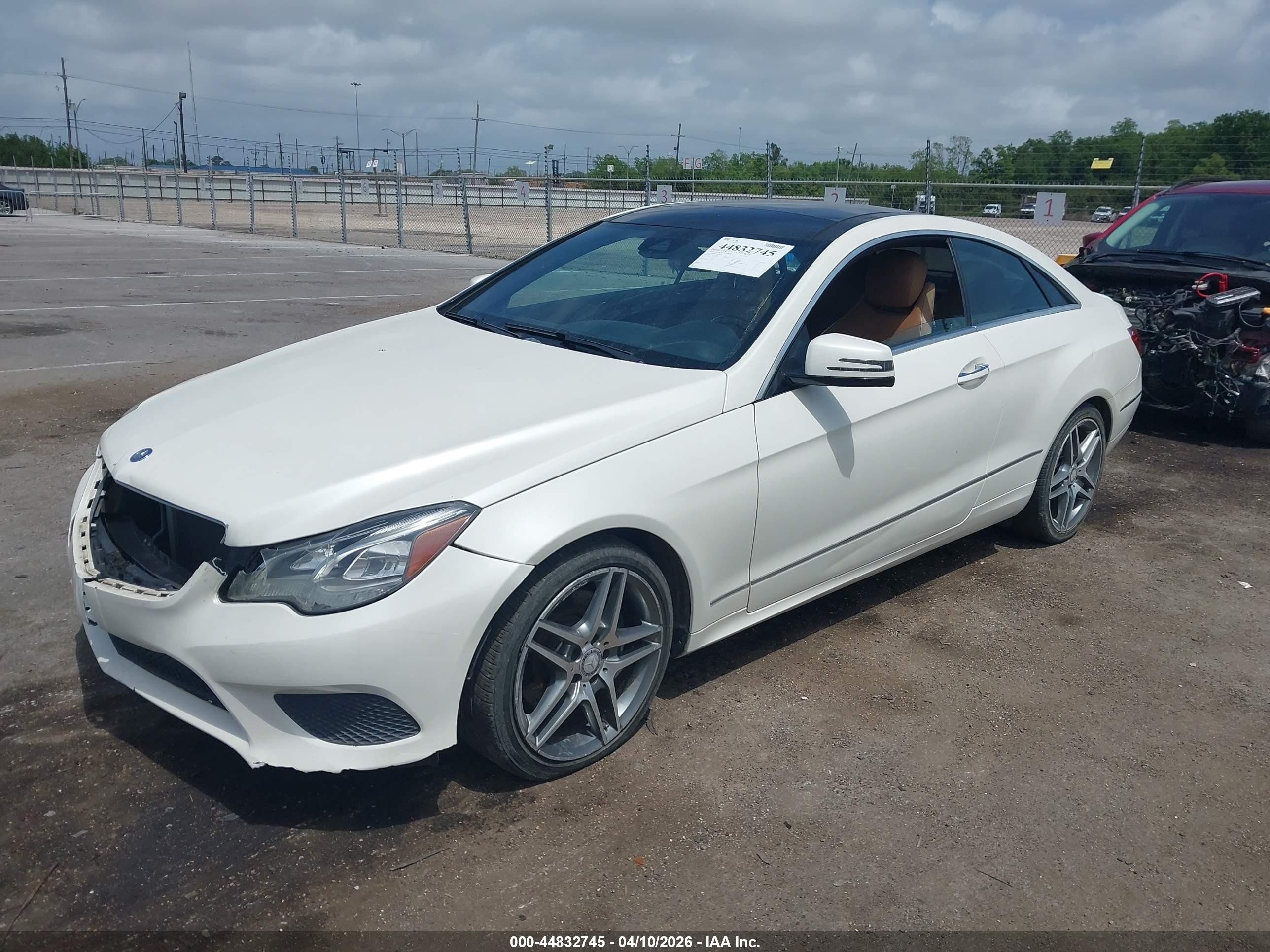 2014 Mercedes-benz E 350   White vin: WDDKJ5KB9EF251952