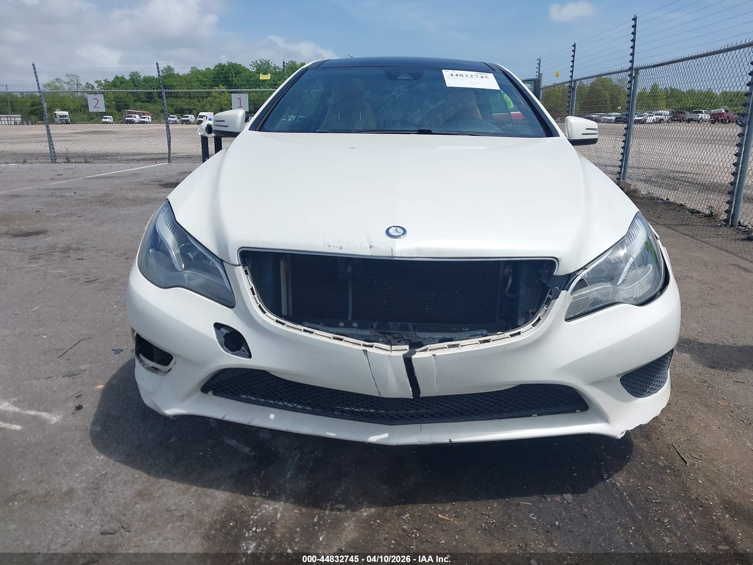2014 Mercedes-benz E 350   White vin: WDDKJ5KB9EF251952