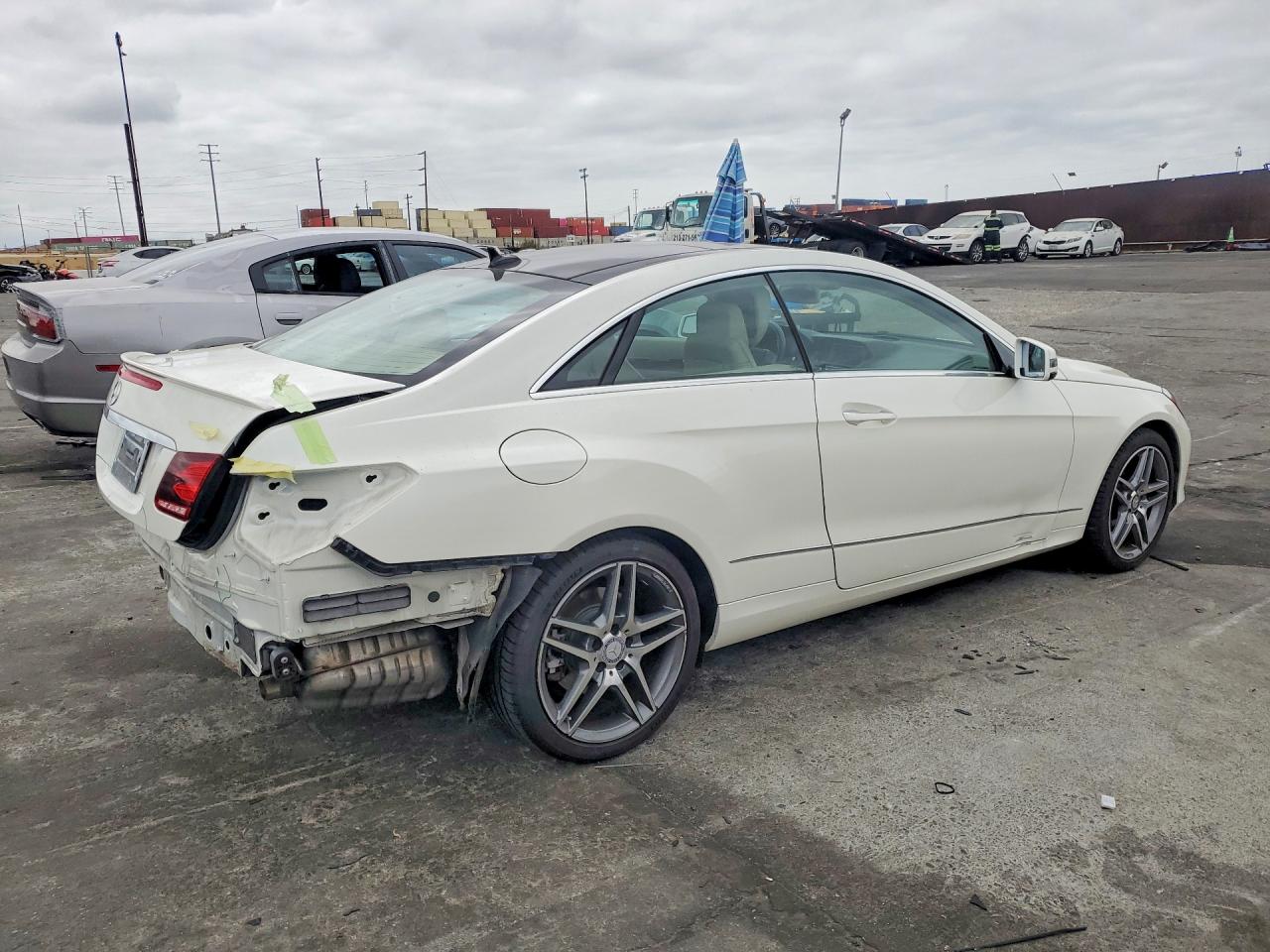 2014 Mercedes-benz E 350 White vin: WDDKJ5KB9EF273188