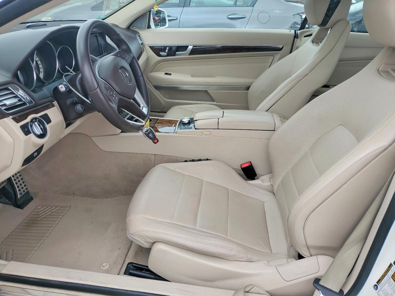 2014 Mercedes-benz E 350 White vin: WDDKJ5KB9EF273188
