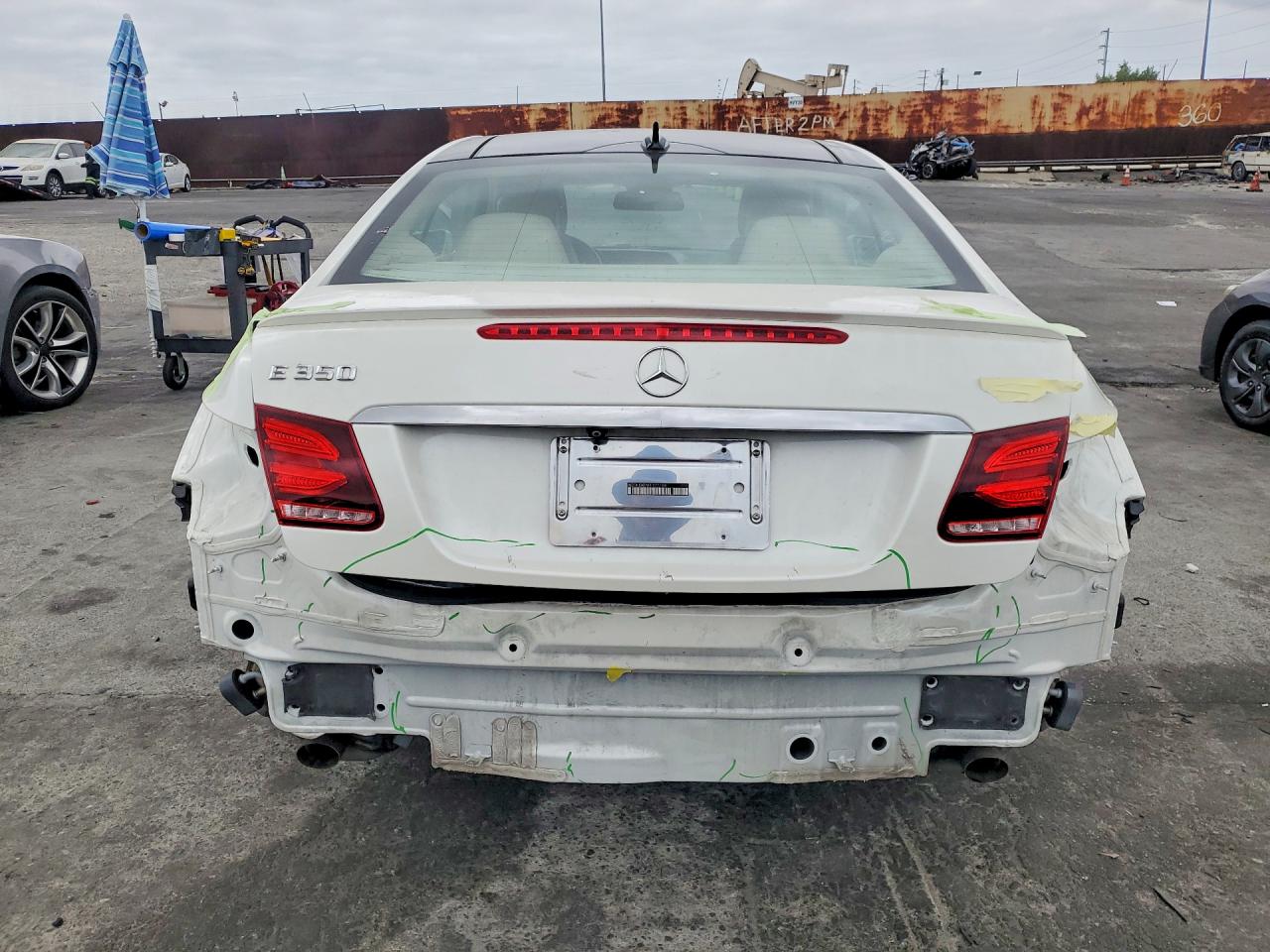 2014 Mercedes-benz E 350 White vin: WDDKJ5KB9EF273188