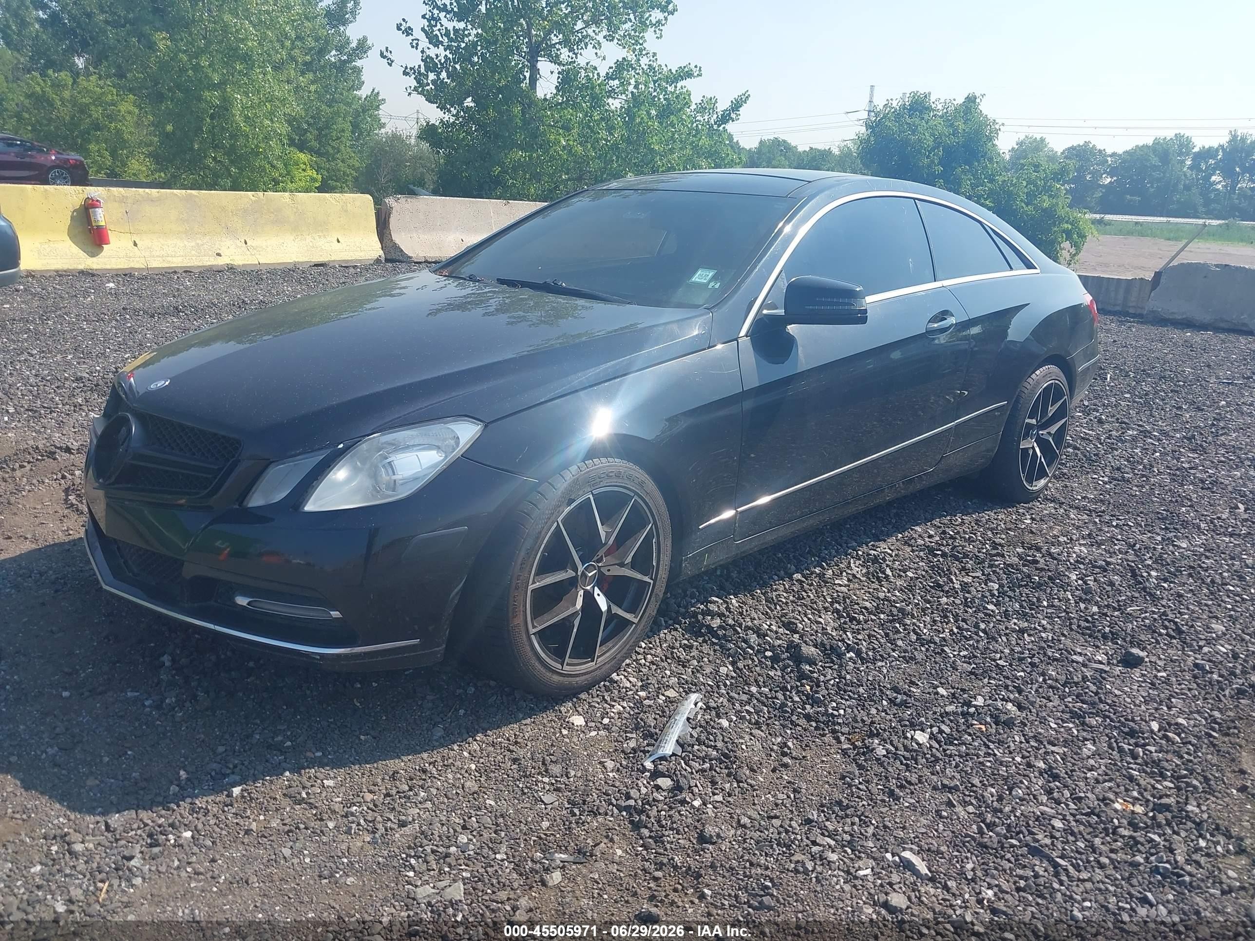 2013 Mercedes-benz E 350   Черный vin: WDDKJ5KBXDF198113