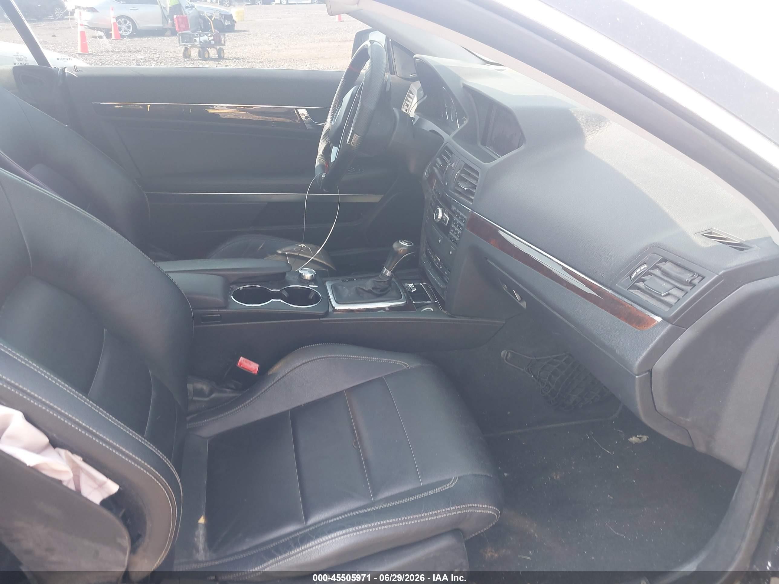 2013 Mercedes-benz E 350   Черный vin: WDDKJ5KBXDF198113