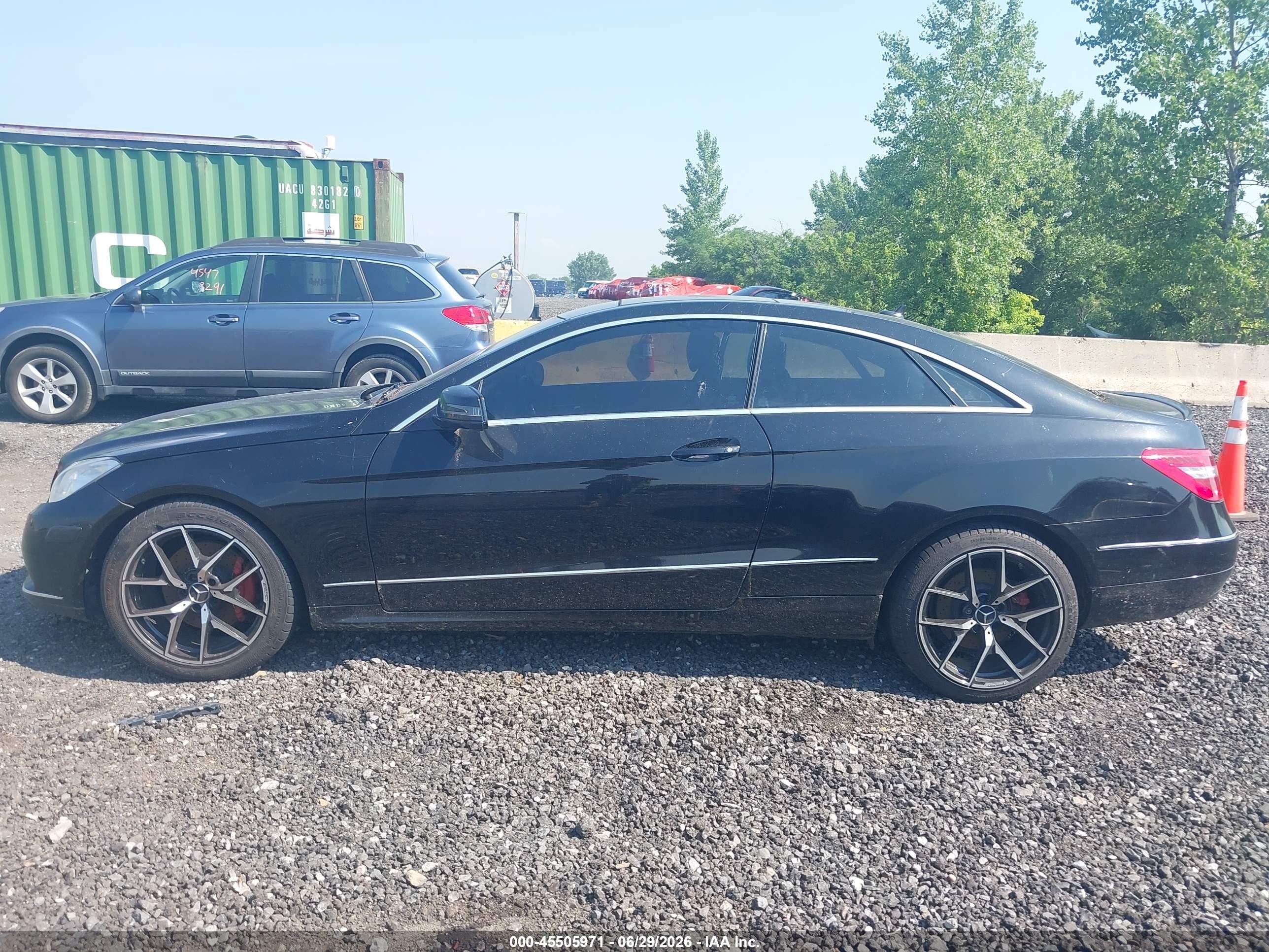 2013 Mercedes-benz E 350   Черный vin: WDDKJ5KBXDF198113