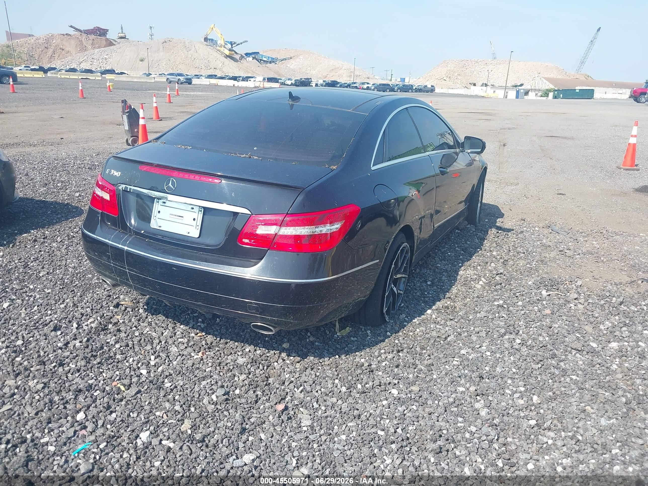 2013 Mercedes-benz E 350   Черный vin: WDDKJ5KBXDF198113
