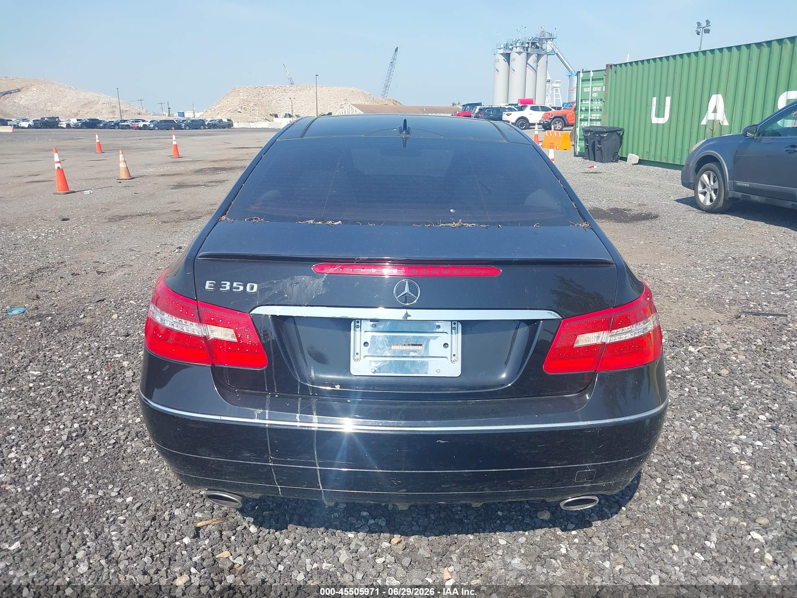 2013 Mercedes-benz E 350   Черный vin: WDDKJ5KBXDF198113