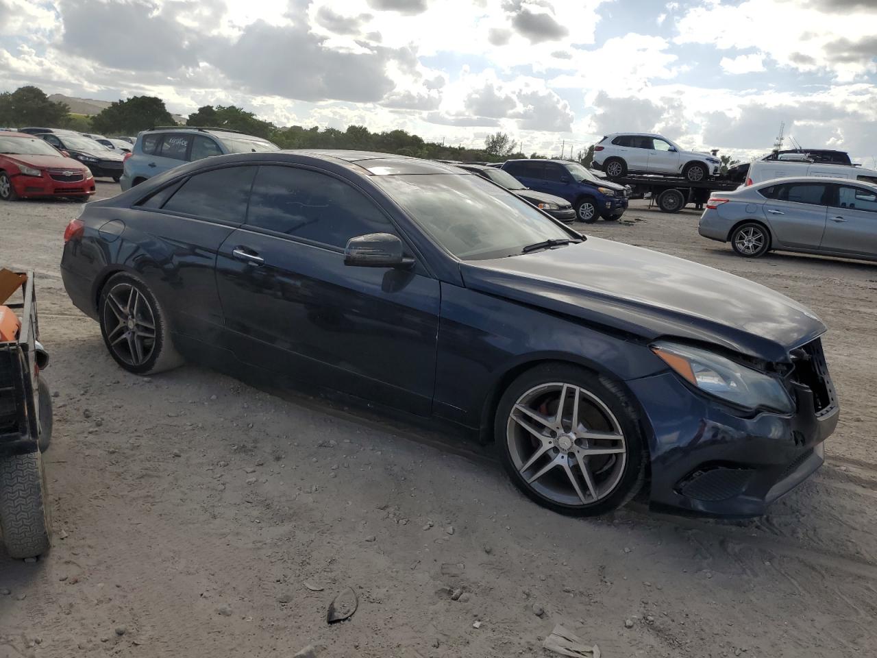 2014 Mercedes-benz E 350 Синий vin: WDDKJ5KBXEF225649