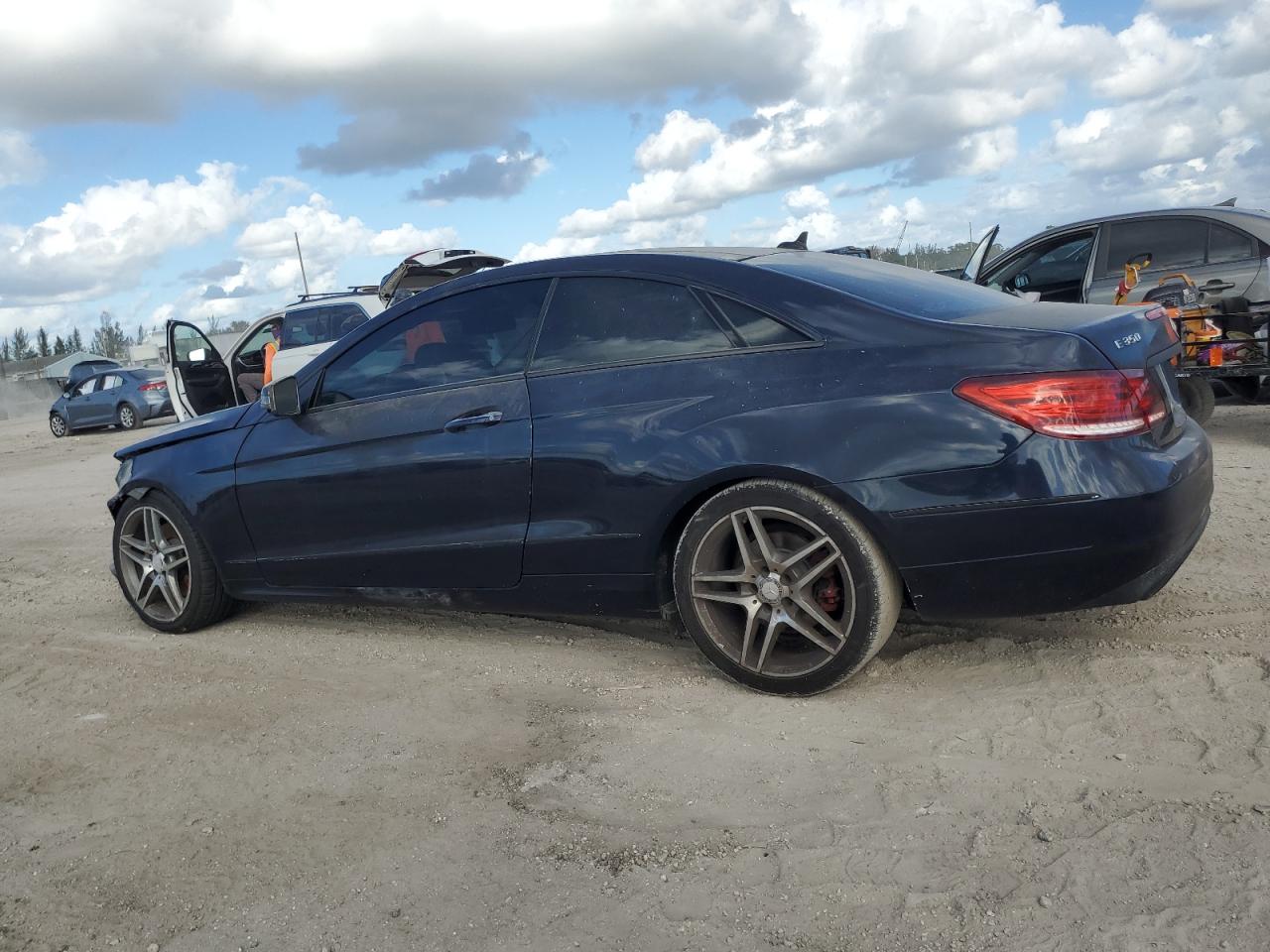 2014 Mercedes-benz E 350 Синий vin: WDDKJ5KBXEF225649