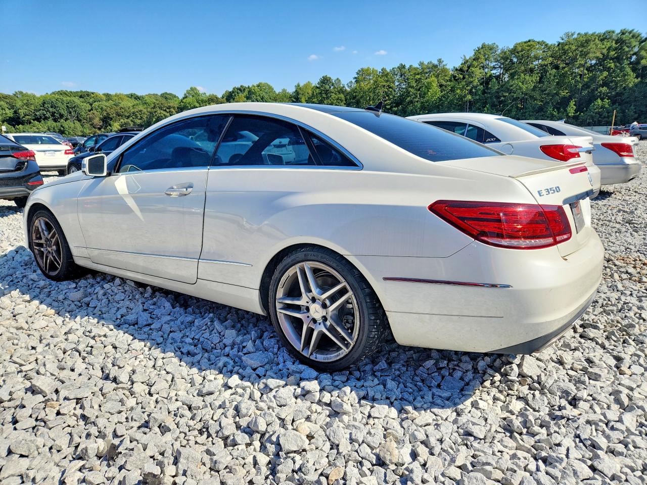 2014 Mercedes-benz E 350 White vin: WDDKJ5KBXEF228180