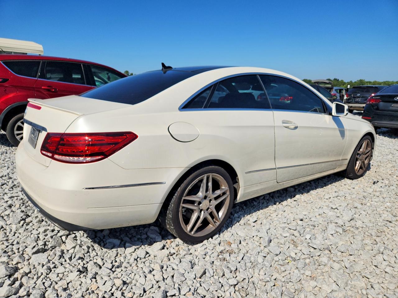 2014 Mercedes-benz E 350 White vin: WDDKJ5KBXEF228180