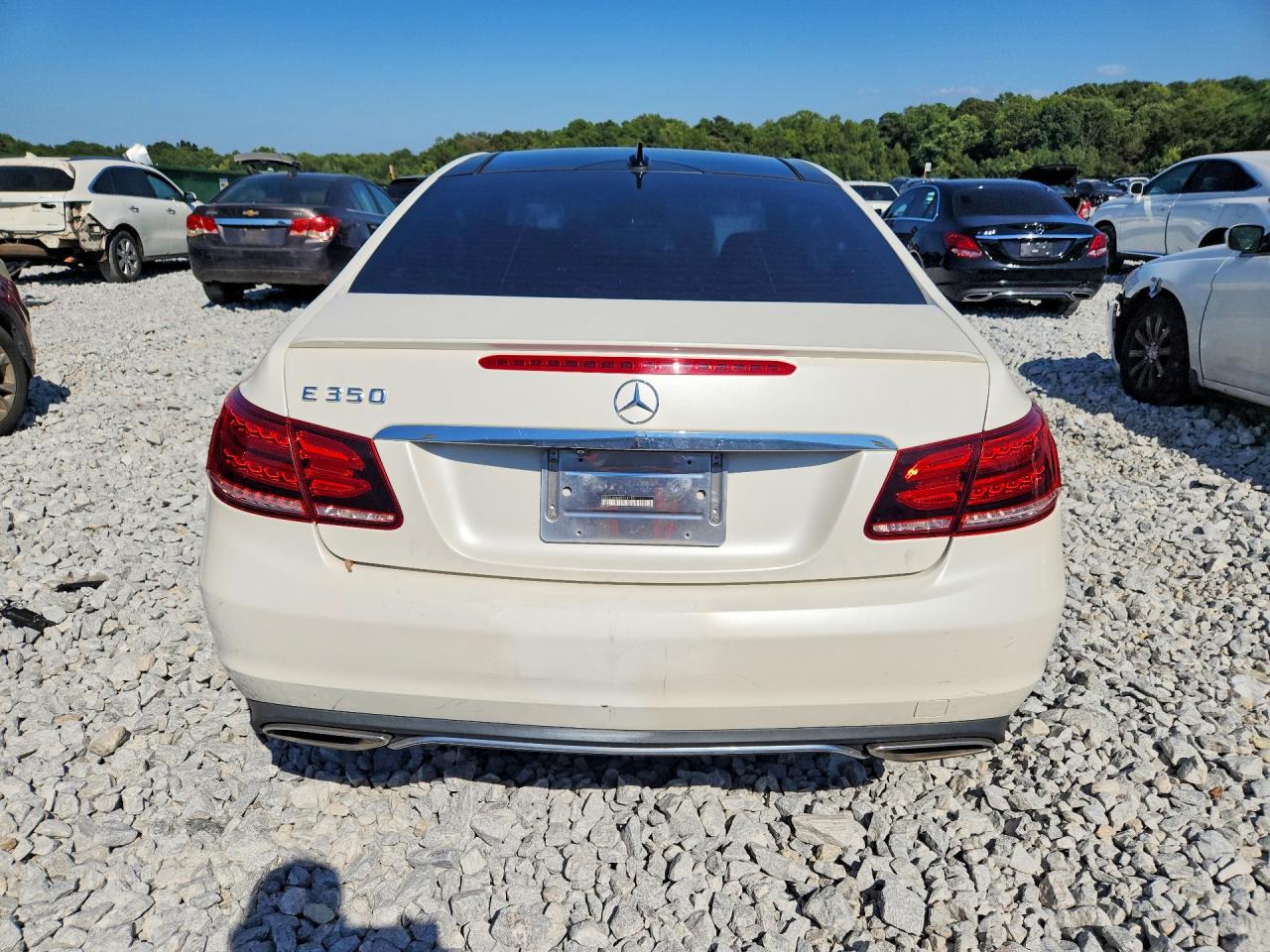 2014 Mercedes-benz E 350 White vin: WDDKJ5KBXEF228180