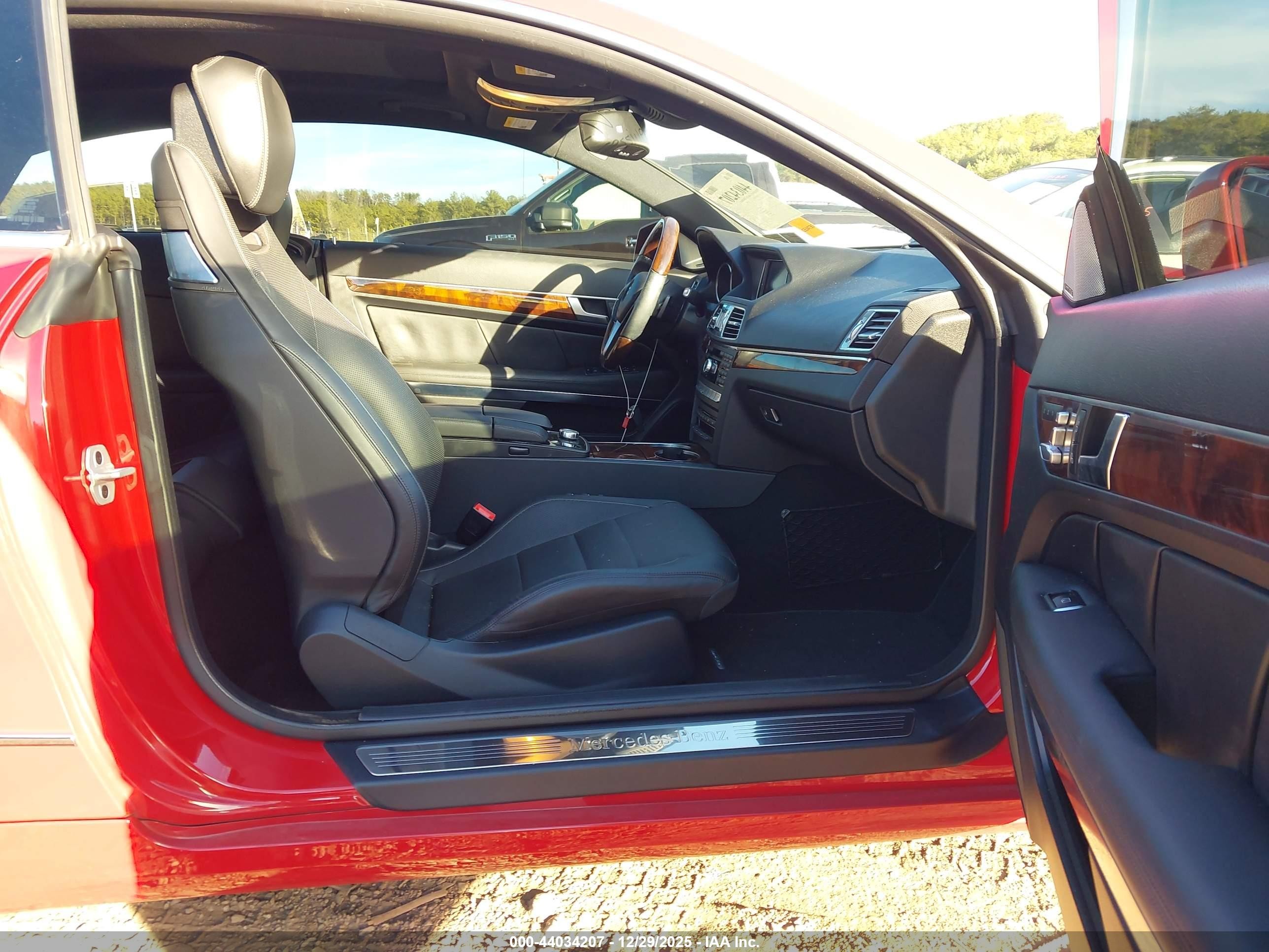 2014 Mercedes-benz E 350 Red vin: WDDKJ5KBXEF244962
