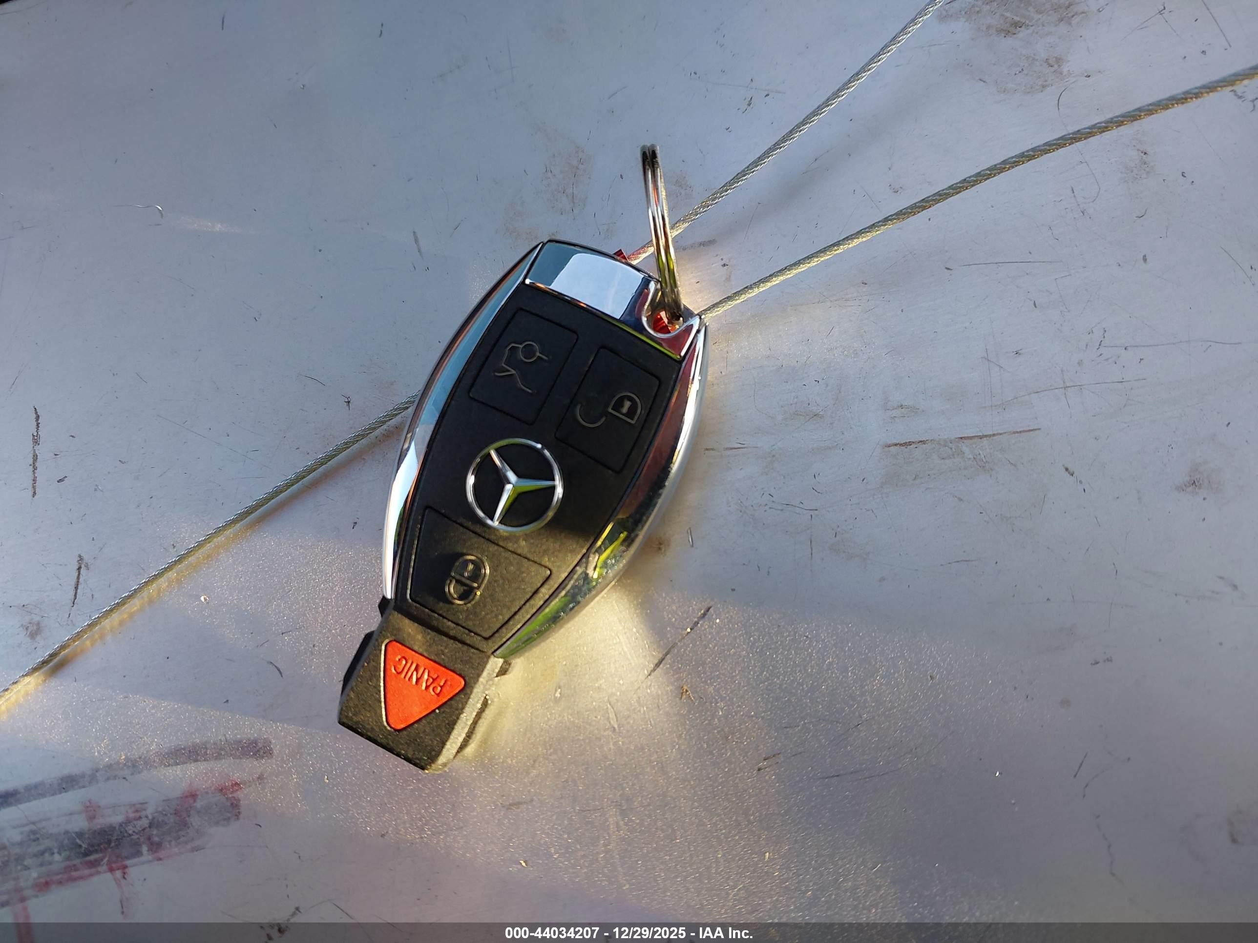 2014 Mercedes-benz E 350 Red vin: WDDKJ5KBXEF244962