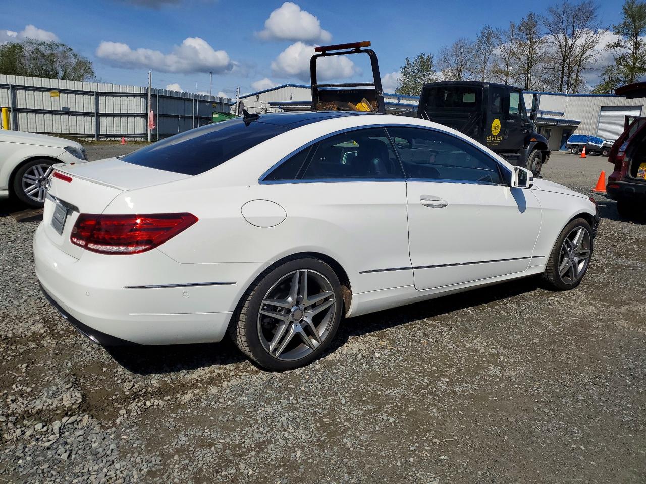 2014 Mercedes-benz E 350 White vin: WDDKJ5KBXEF279274