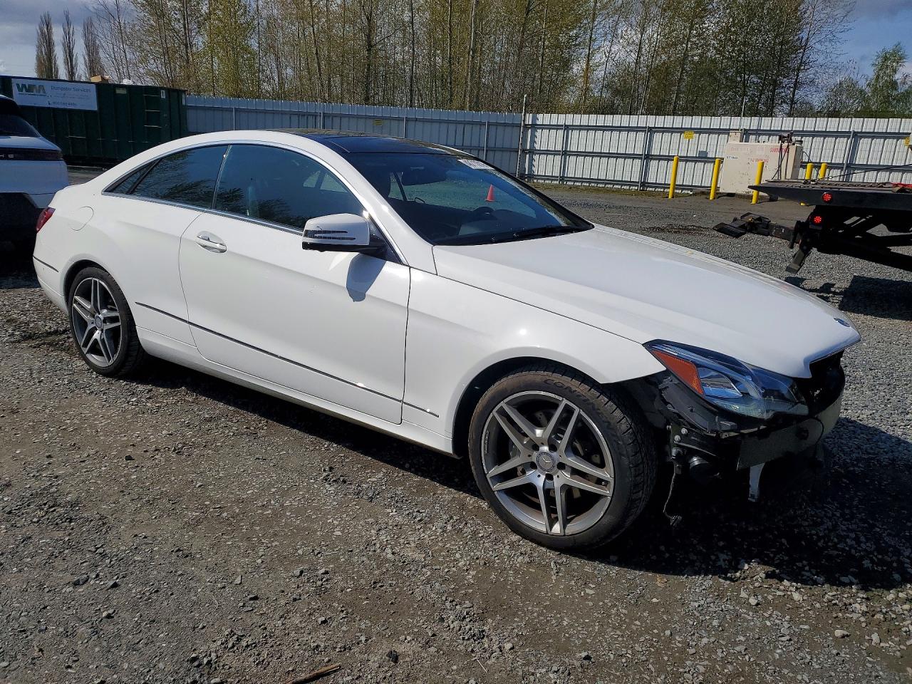 2014 Mercedes-benz E 350 White vin: WDDKJ5KBXEF279274