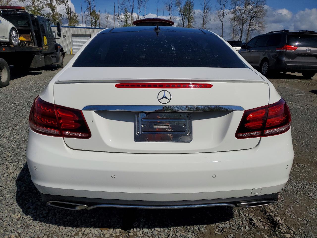 2014 Mercedes-benz E 350 White vin: WDDKJ5KBXEF279274