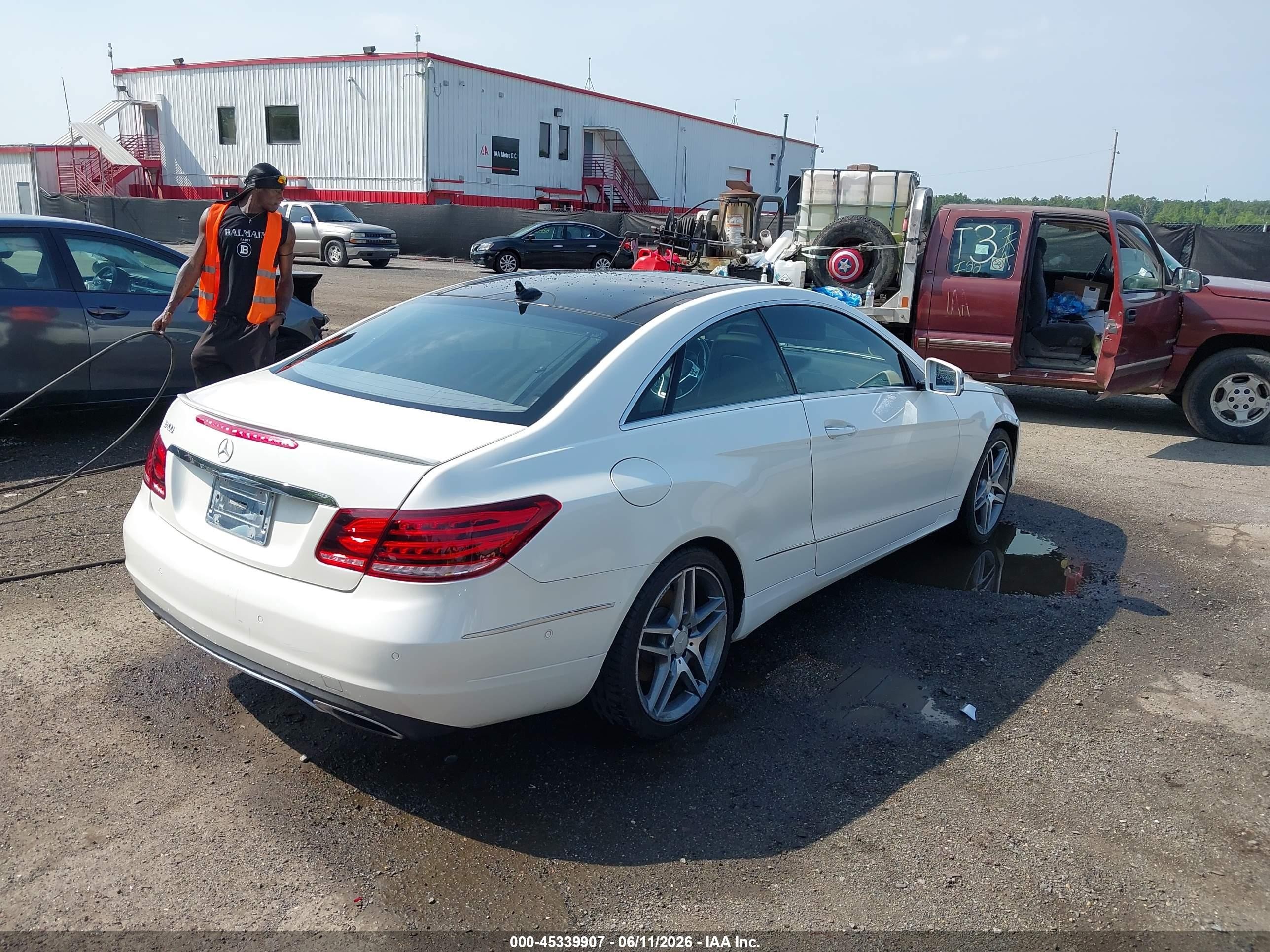 2015 Mercedes-benz E 400 White vin: WDDKJ6FB8FF294860