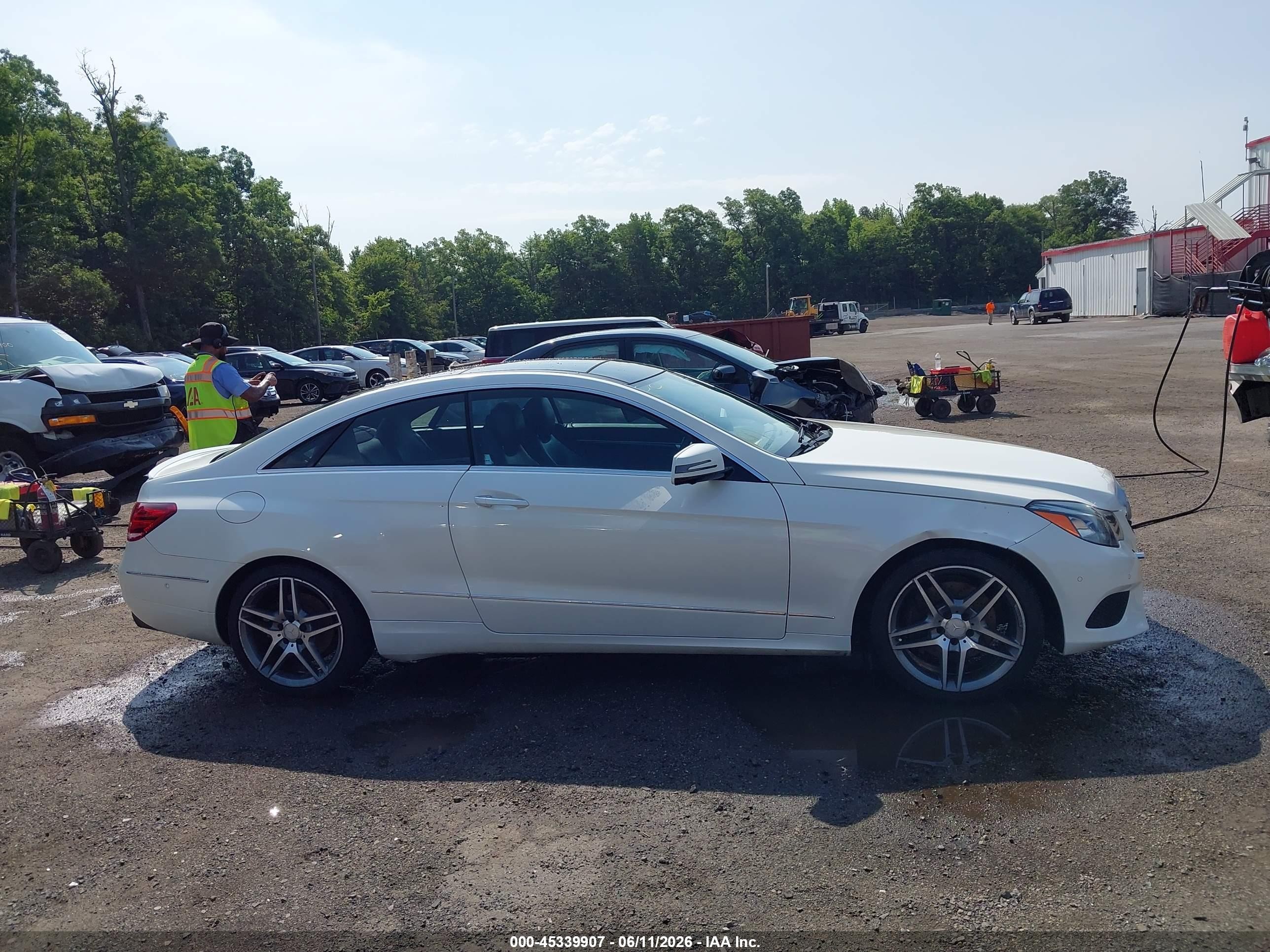 2015 Mercedes-benz E 400 White vin: WDDKJ6FB8FF294860