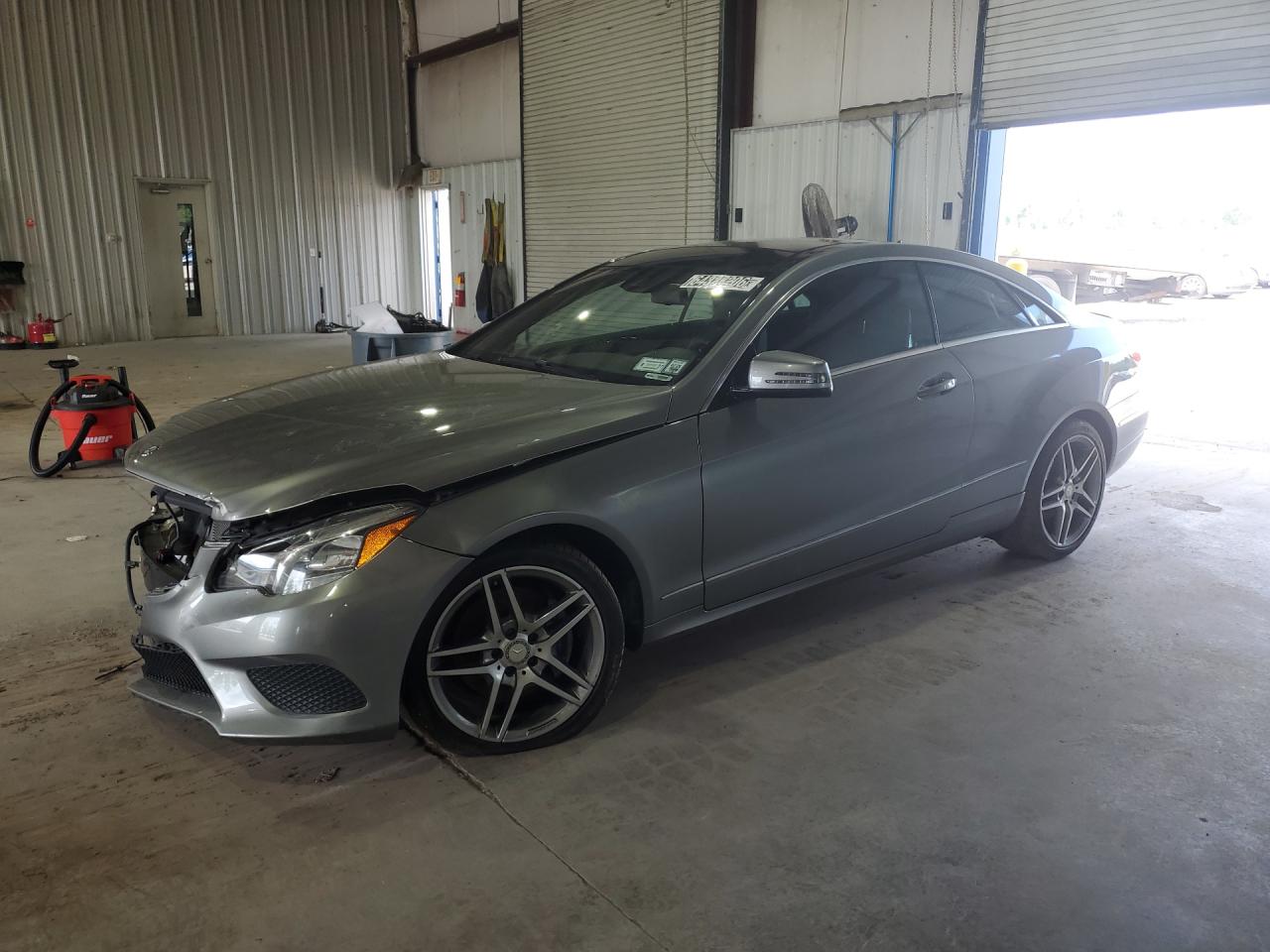 2015 Mercedes-benz E 400 4matic Gray vin: WDDKJ6HB6FF305559 Damage: Left Front Fender, Dent(S) W/ Paint Dmg, 1 To 2 Inches