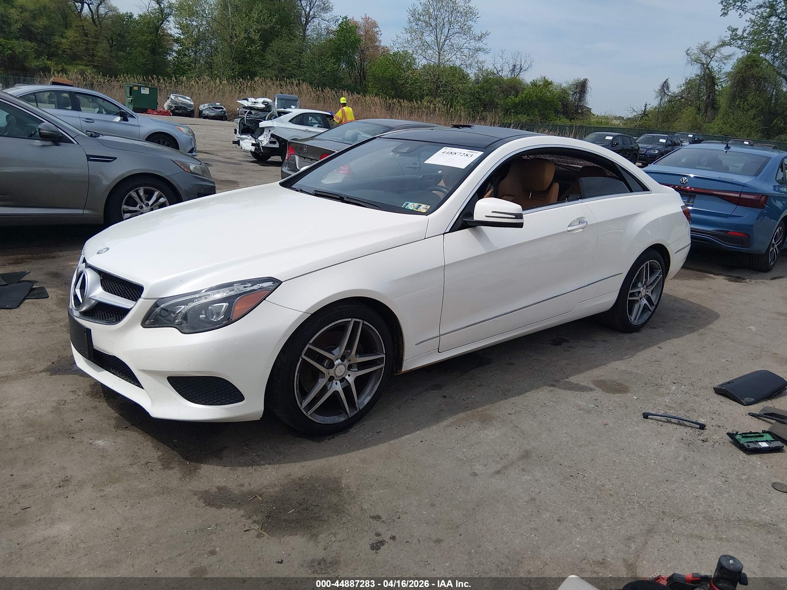 2015 Mercedes-benz E 400 4matic Белый vin: WDDKJ6HB9FF306382