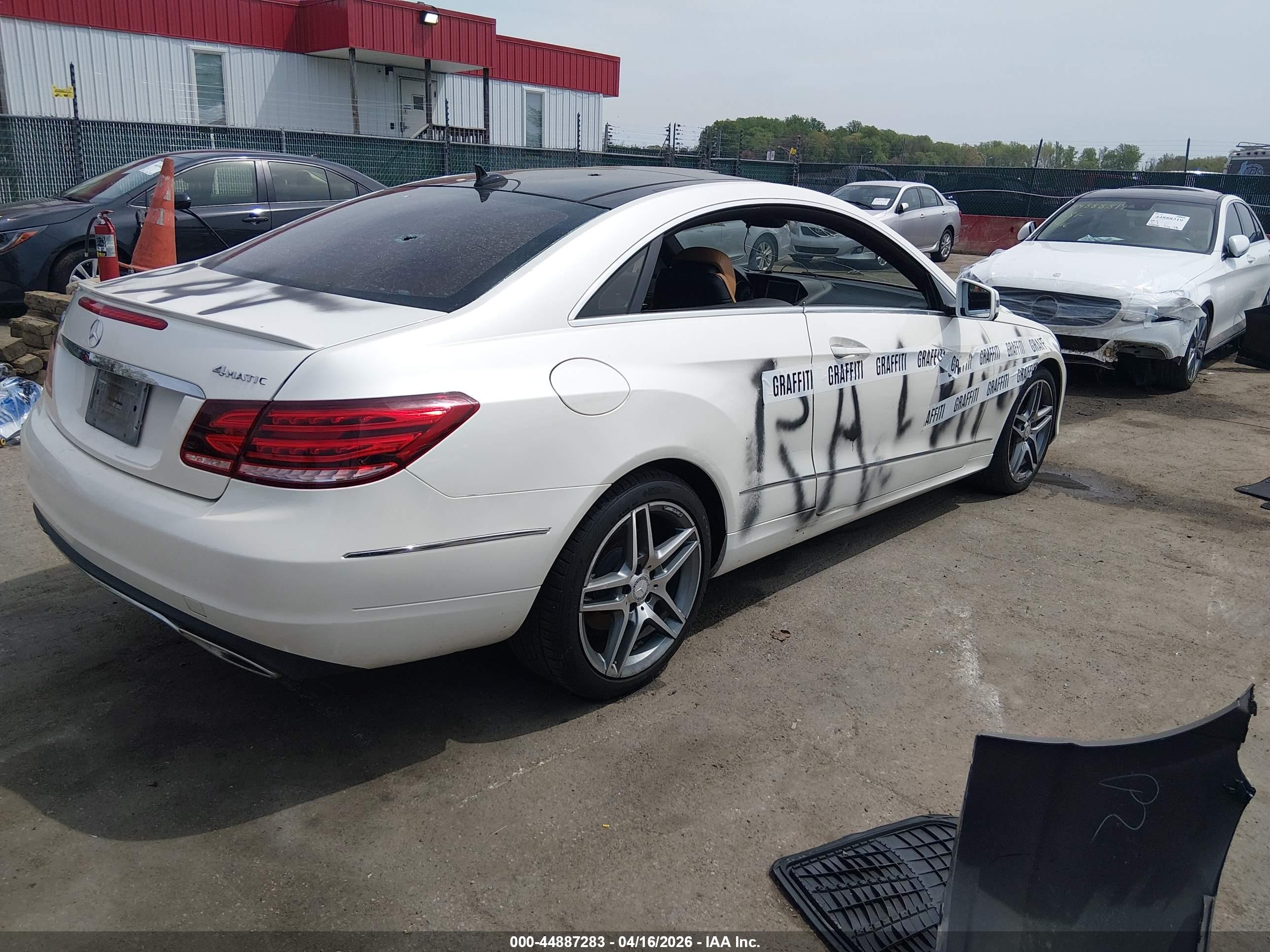 2015 Mercedes-benz E 400 4matic Белый vin: WDDKJ6HB9FF306382