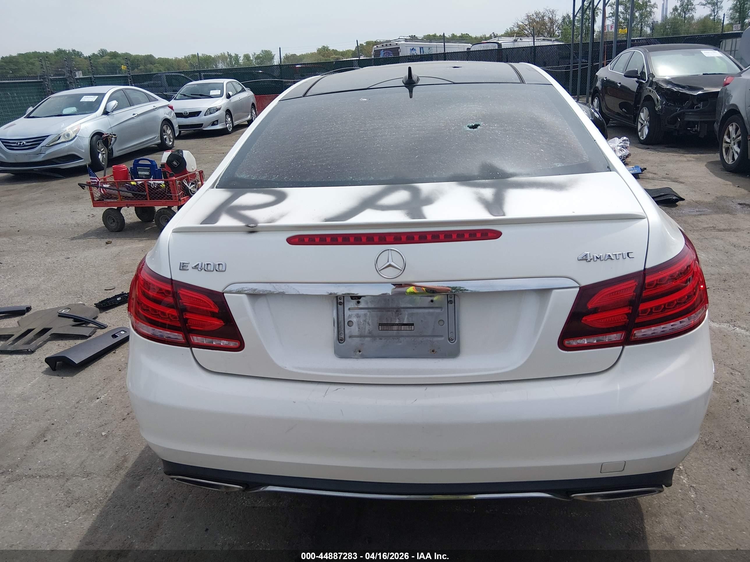 2015 Mercedes-benz E 400 4matic Белый vin: WDDKJ6HB9FF306382