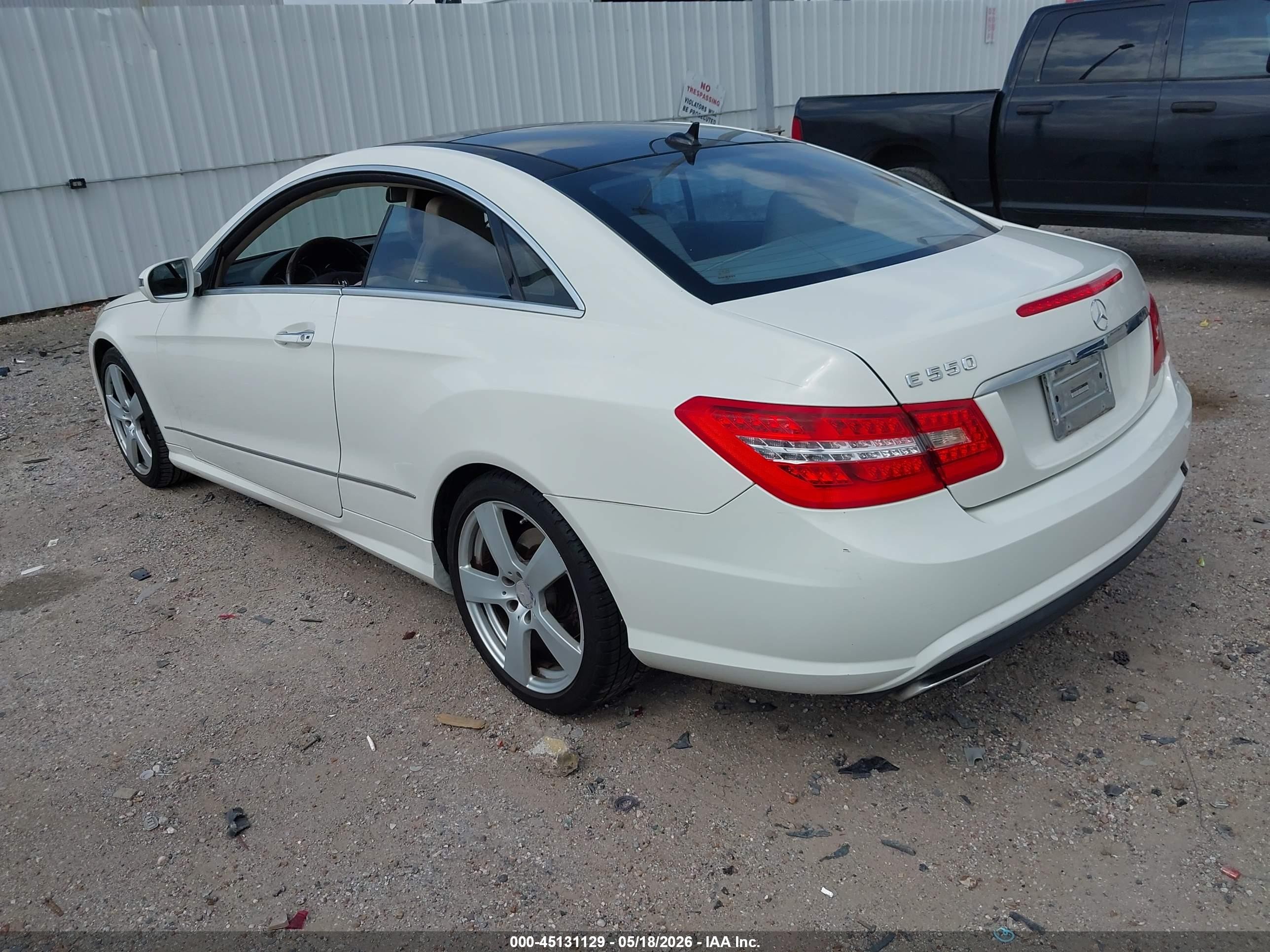 2010 Mercedes-benz E 550   White vin: WDDKJ7CB0AF010141