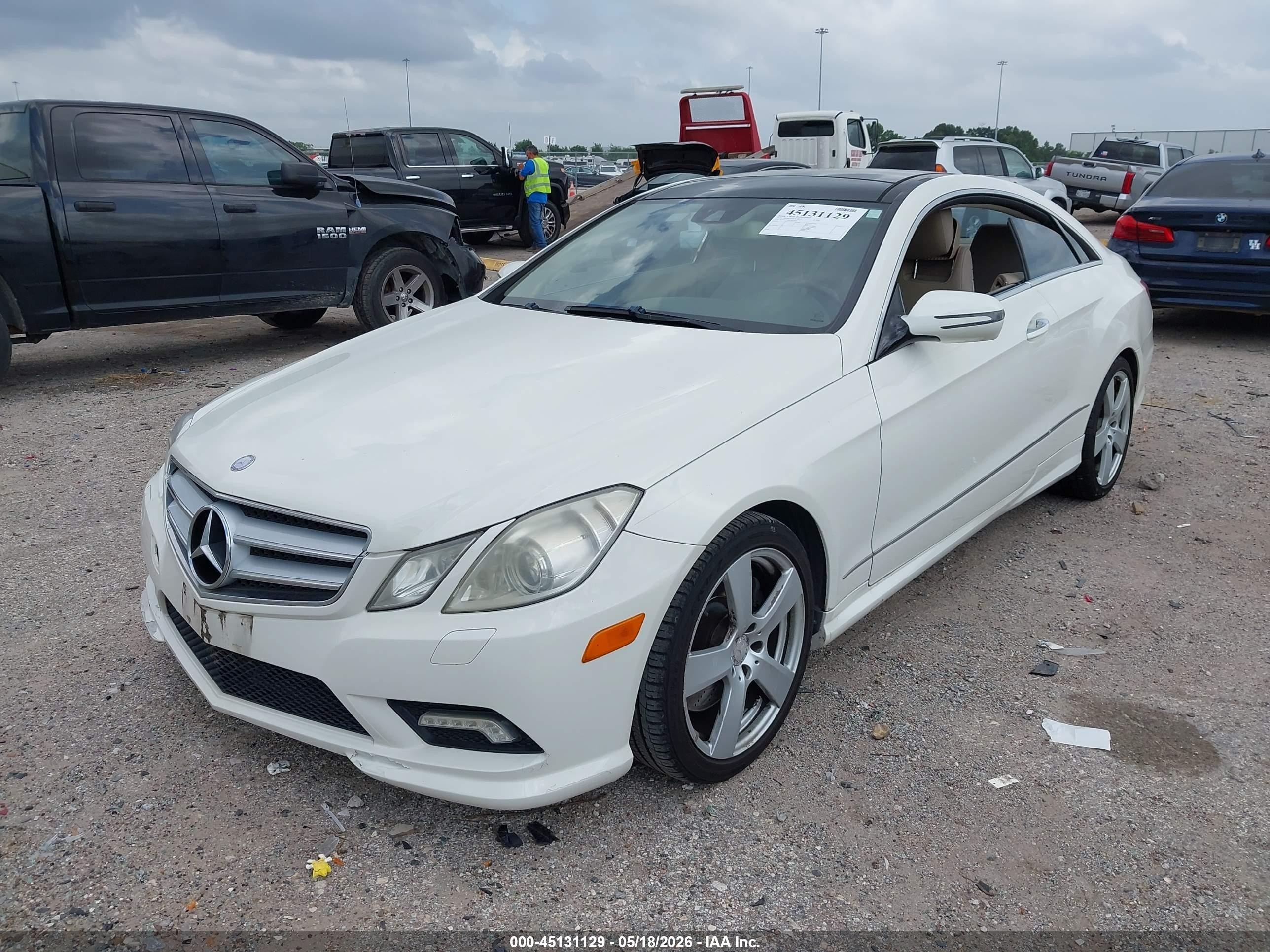 2010 Mercedes-benz E 550   White vin: WDDKJ7CB0AF010141