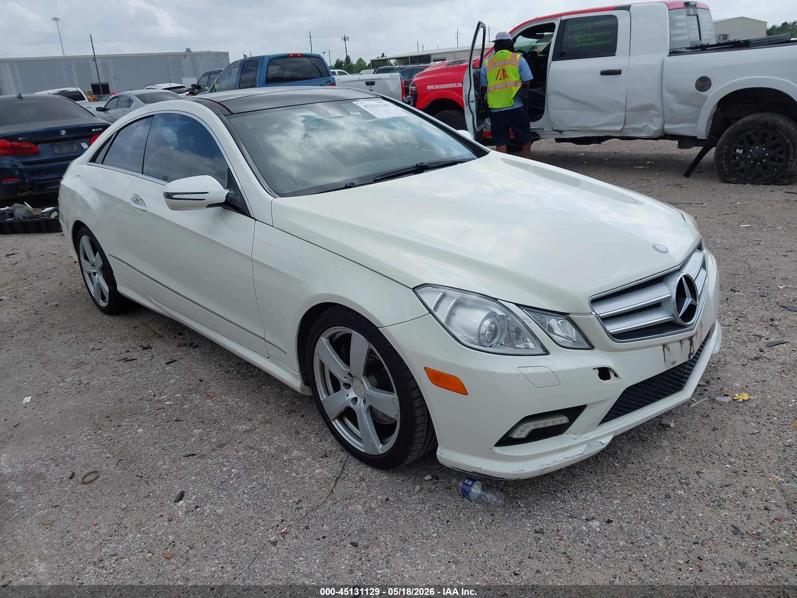 2010 Mercedes-benz E 550   White vin: WDDKJ7CB0AF010141