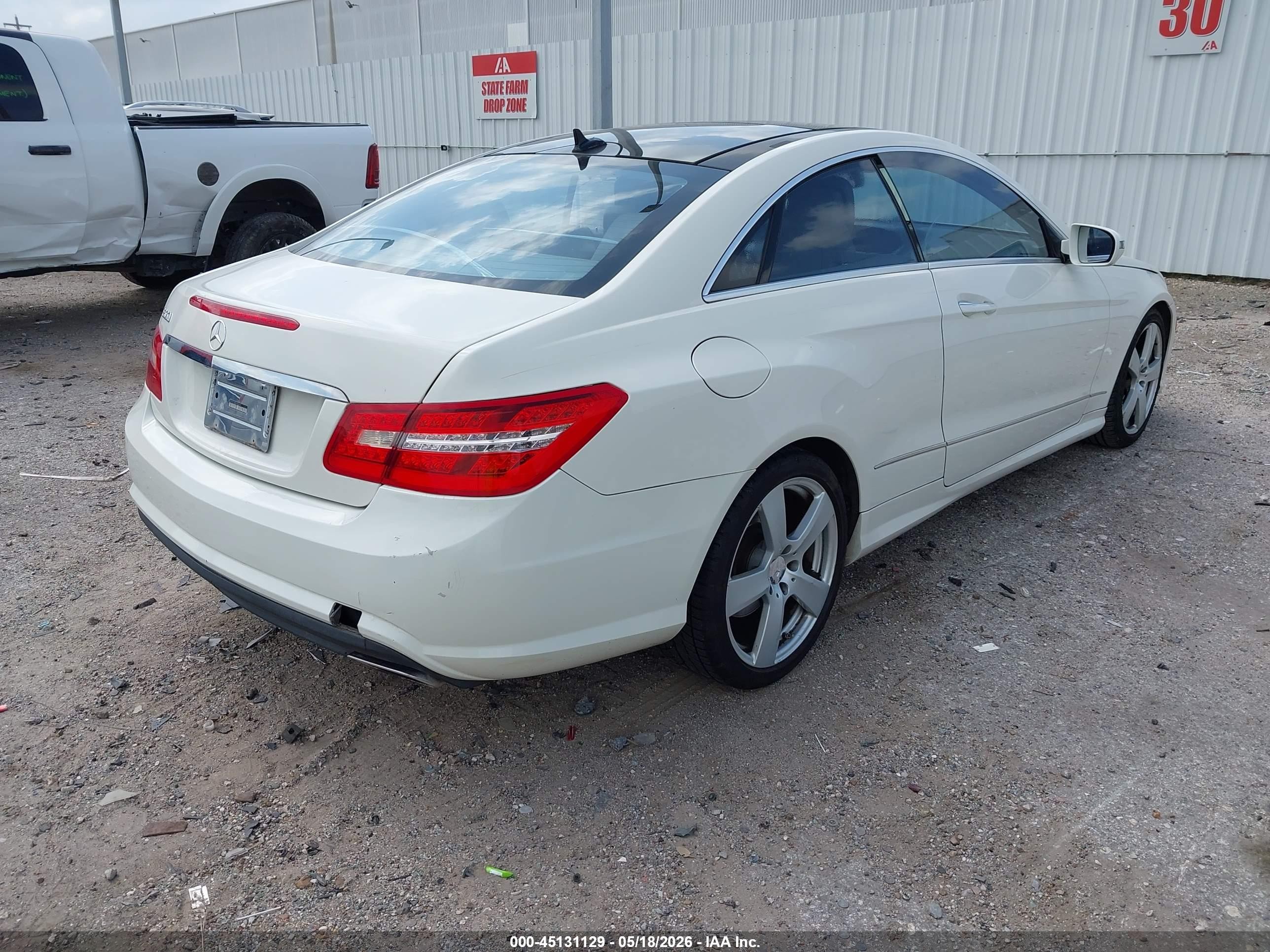 2010 Mercedes-benz E 550   White vin: WDDKJ7CB0AF010141