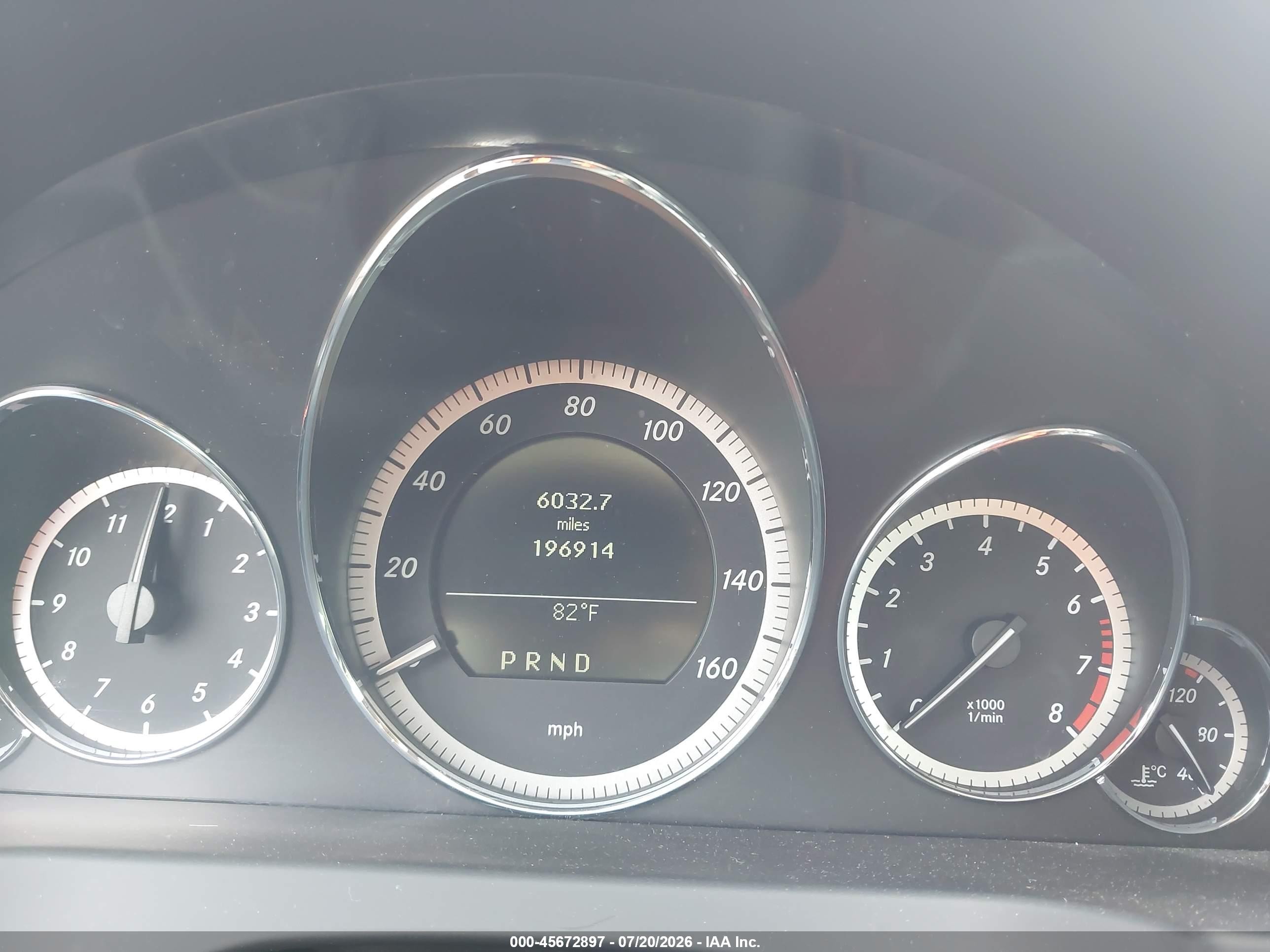 2010 Mercedes-benz E 550   Silver vin: WDDKJ7CB0AF034083