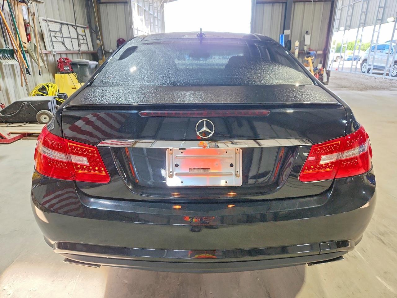2010 Mercedes-benz E 550 Black vin: WDDKJ7CB1AF020127