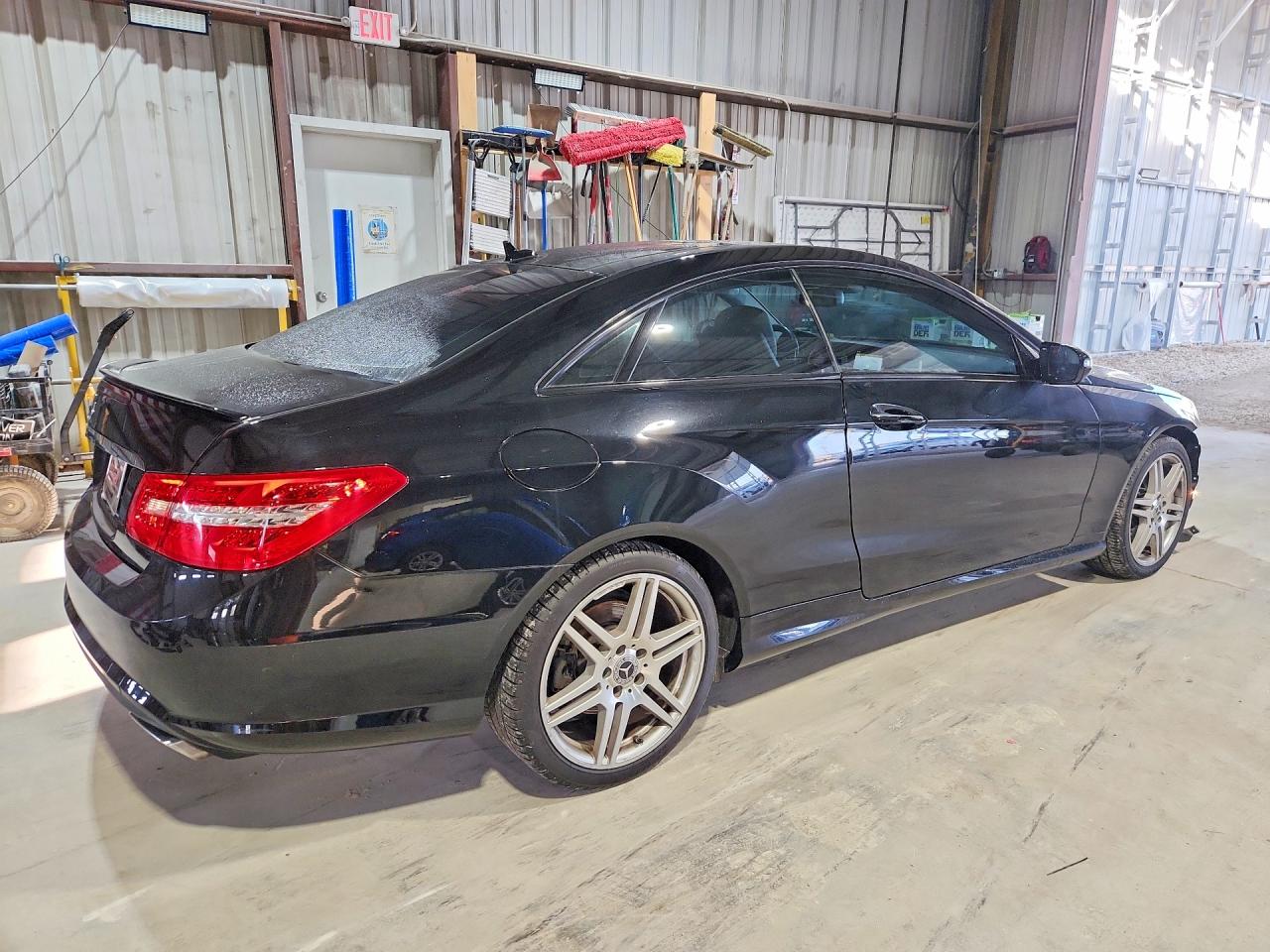 2010 Mercedes-benz E 550 Black vin: WDDKJ7CB1AF020127