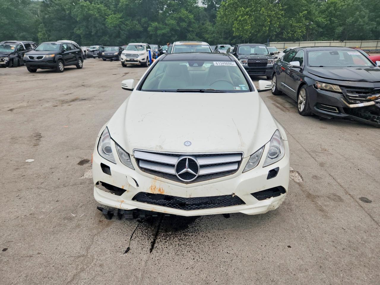 2010 Mercedes-benz E 550 White vin: WDDKJ7CB1AF043598