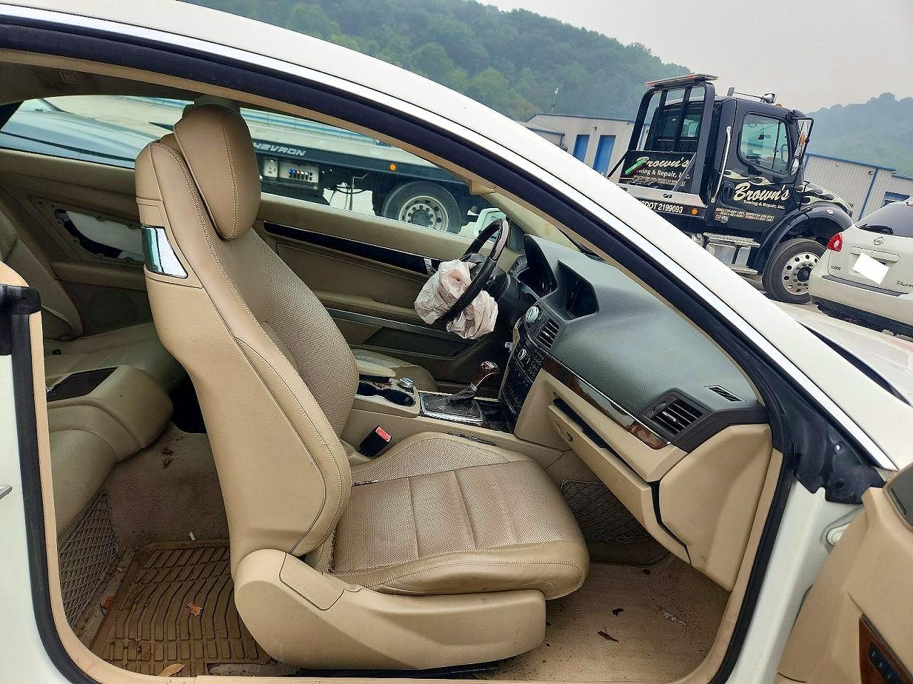 2010 Mercedes-benz E 550 White vin: WDDKJ7CB1AF043598