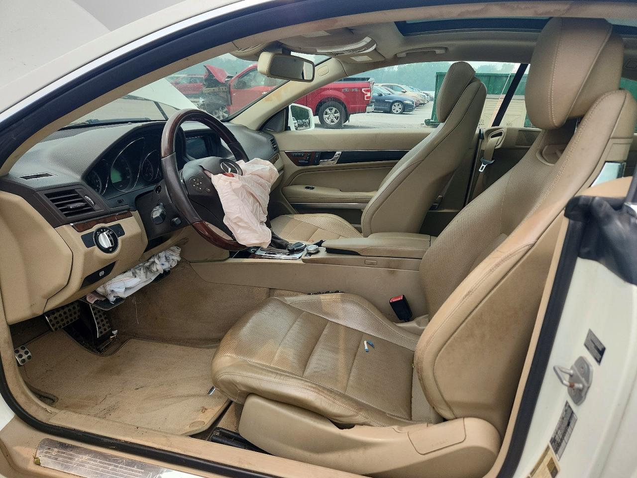 2010 Mercedes-benz E 550 White vin: WDDKJ7CB1AF043598