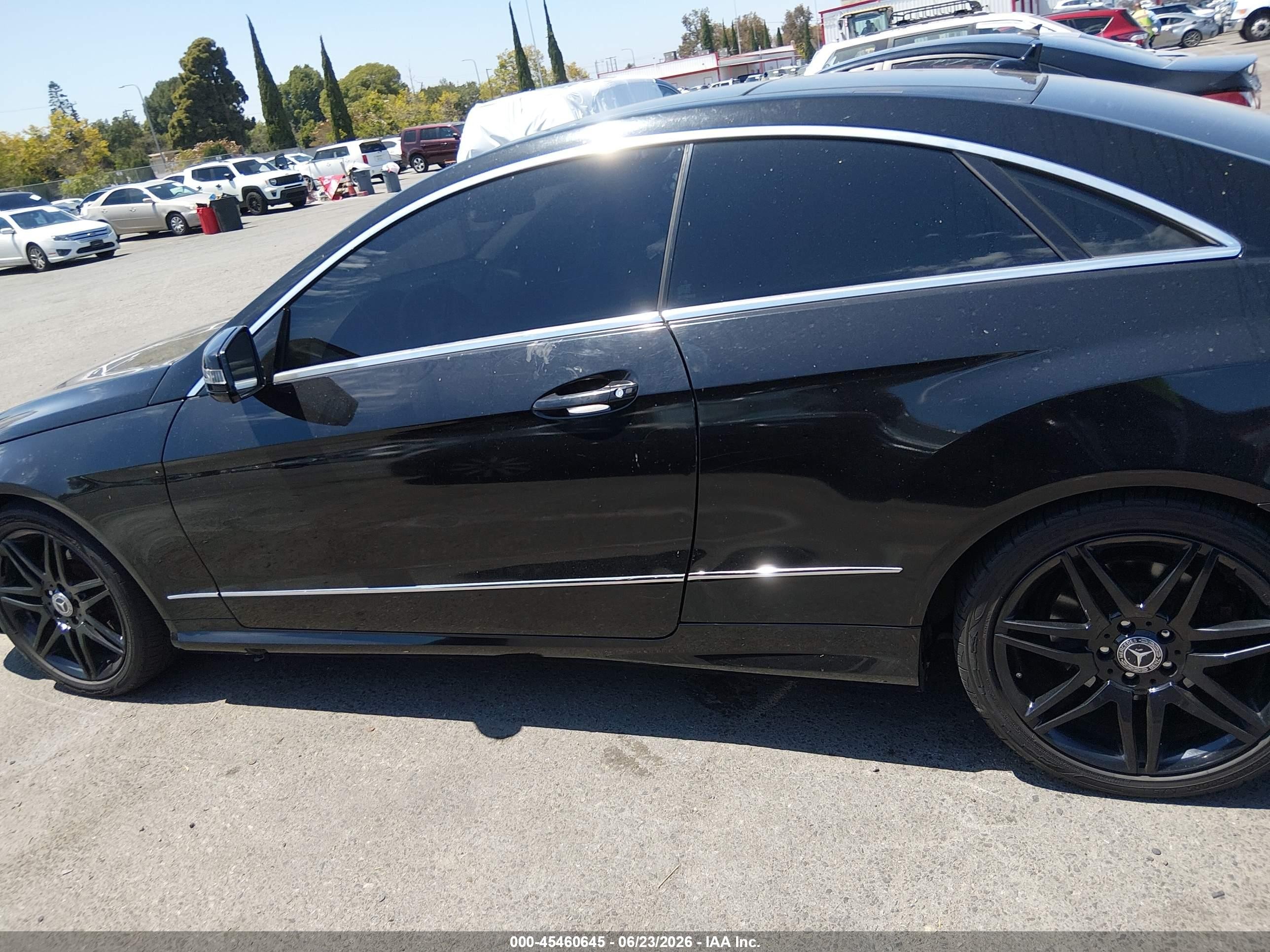 2011 Mercedes-benz E 550 Черный vin: WDDKJ7CB1BF120424