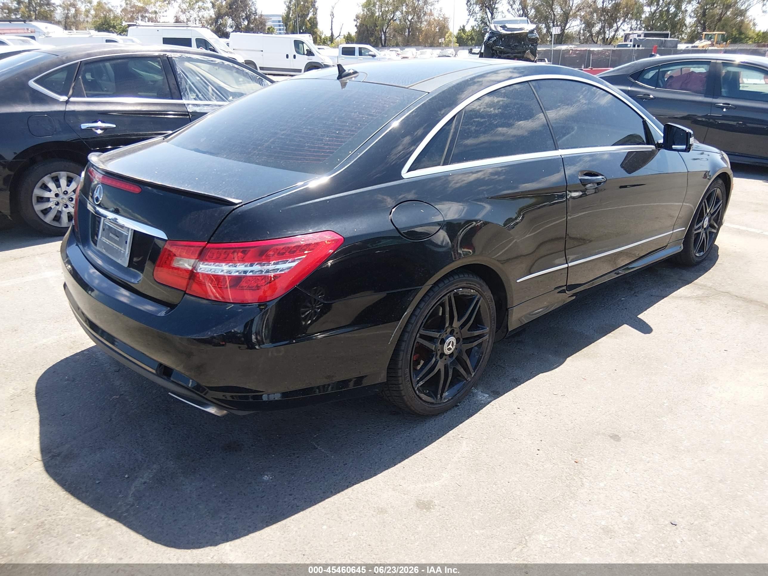 2011 Mercedes-benz E 550 Черный vin: WDDKJ7CB1BF120424