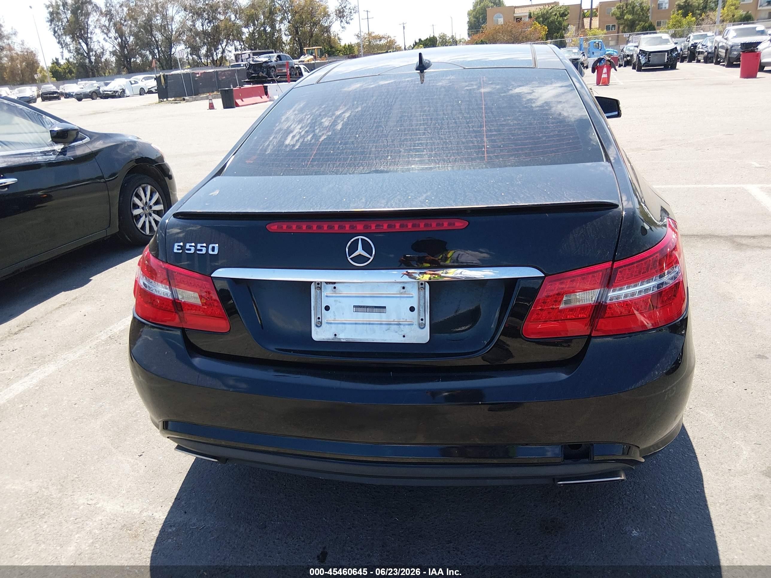 2011 Mercedes-benz E 550 Черный vin: WDDKJ7CB1BF120424