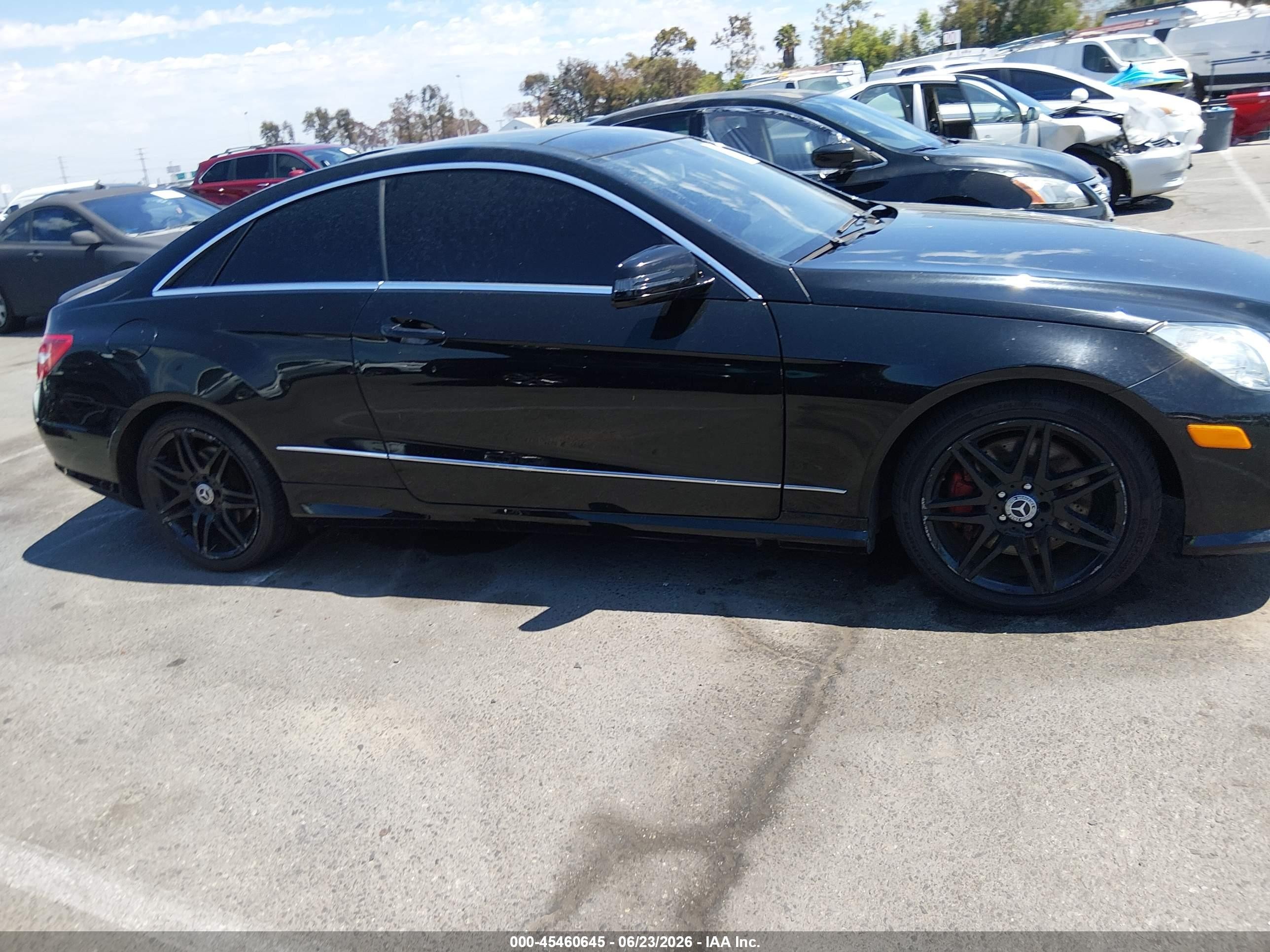 2011 Mercedes-benz E 550 Черный vin: WDDKJ7CB1BF120424