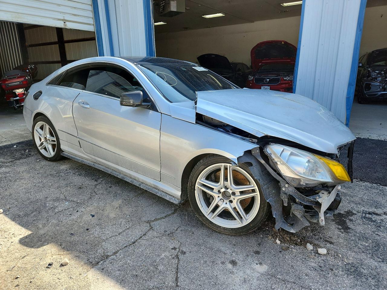 2011 Mercedes-benz E 550 Silver vin: WDDKJ7CB2BF070035