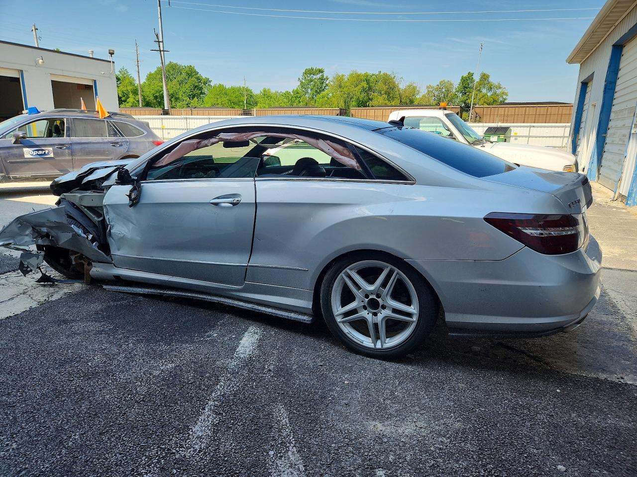 2011 Mercedes-benz E 550 Silver vin: WDDKJ7CB2BF070035