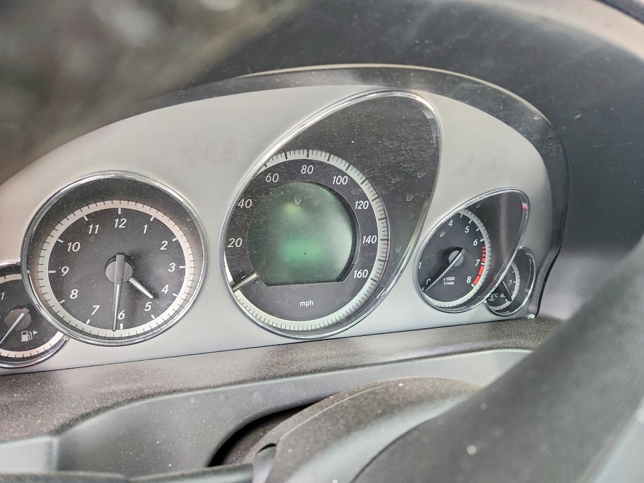 2011 Mercedes-benz E 550 Silver vin: WDDKJ7CB2BF070035
