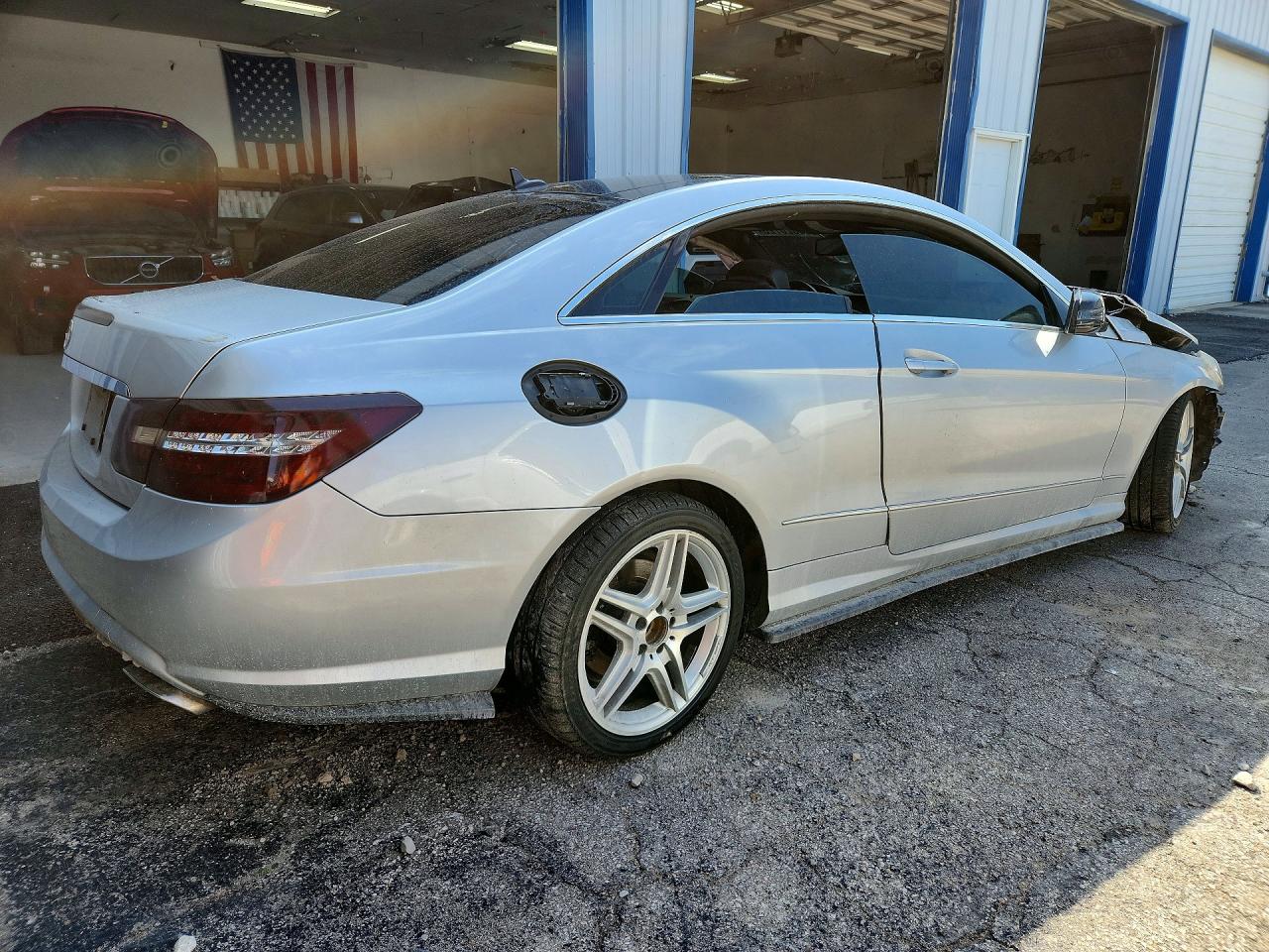 2011 Mercedes-benz E 550 Silver vin: WDDKJ7CB2BF070035