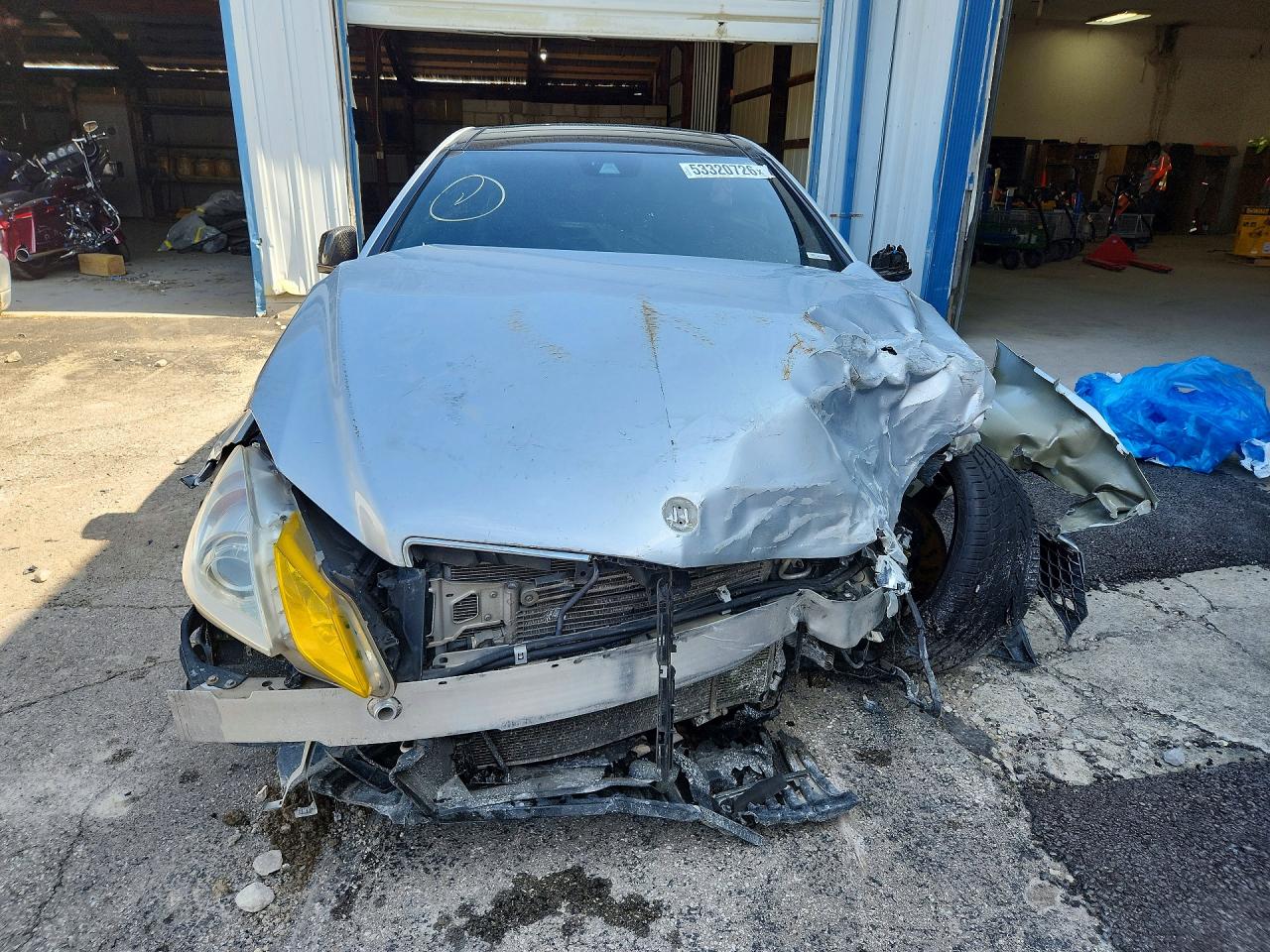 2011 Mercedes-benz E 550 Silver vin: WDDKJ7CB2BF070035