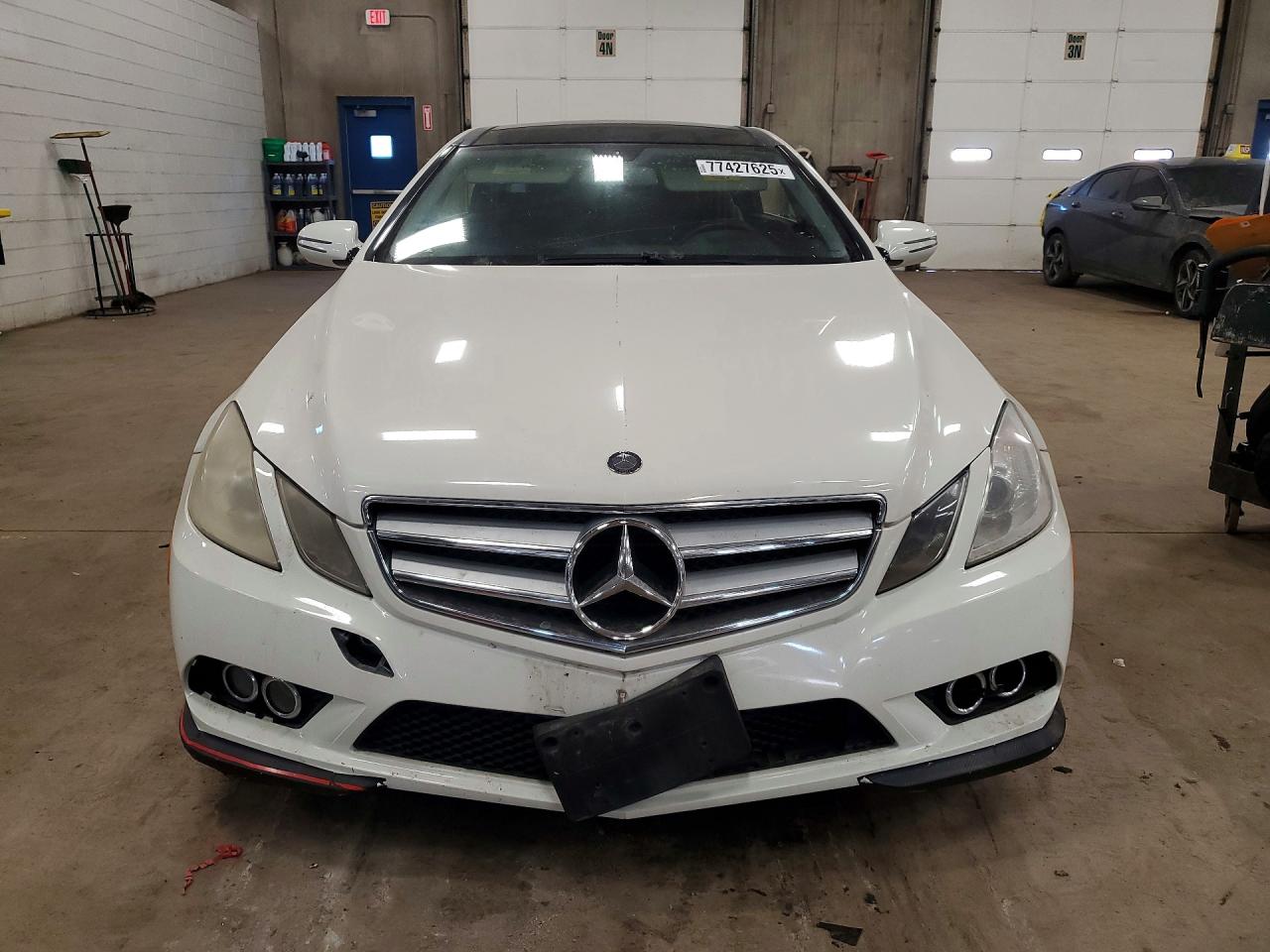 2010 Mercedes-benz E 550 White vin: WDDKJ7CB5AF004450