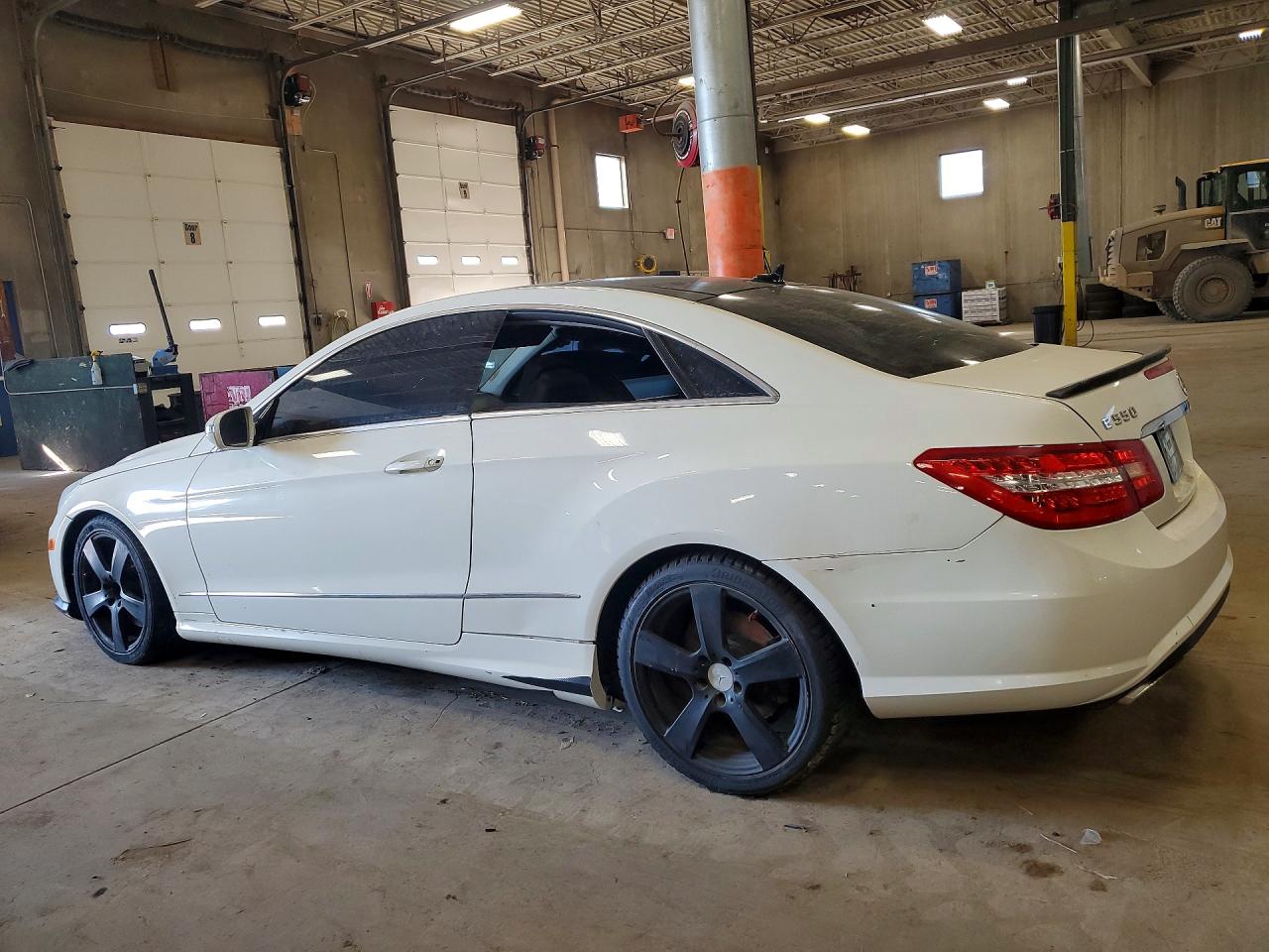 2010 Mercedes-benz E 550 White vin: WDDKJ7CB5AF004450
